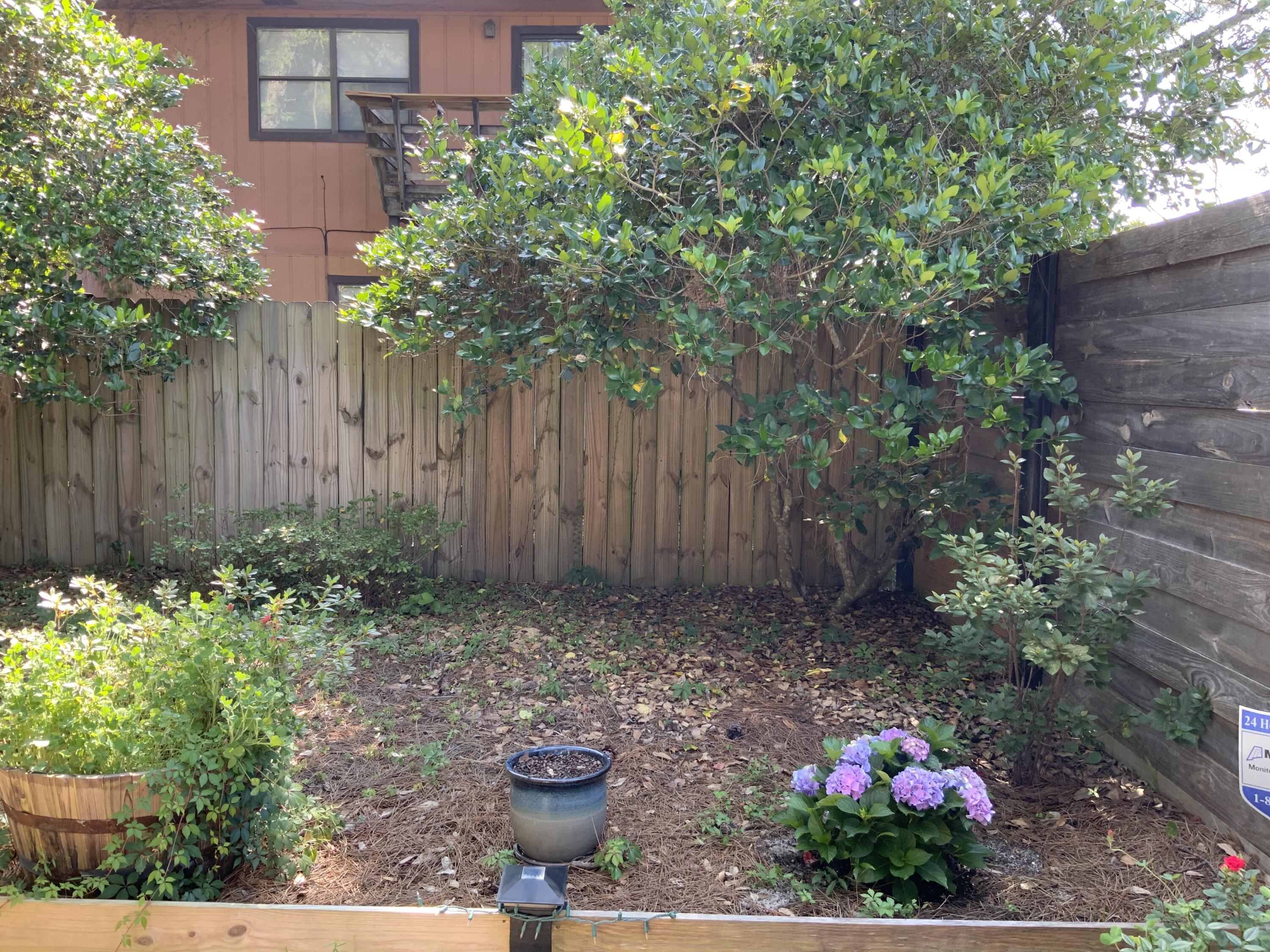 PINE SHADOWS T/H 1ST ADDN - Residential