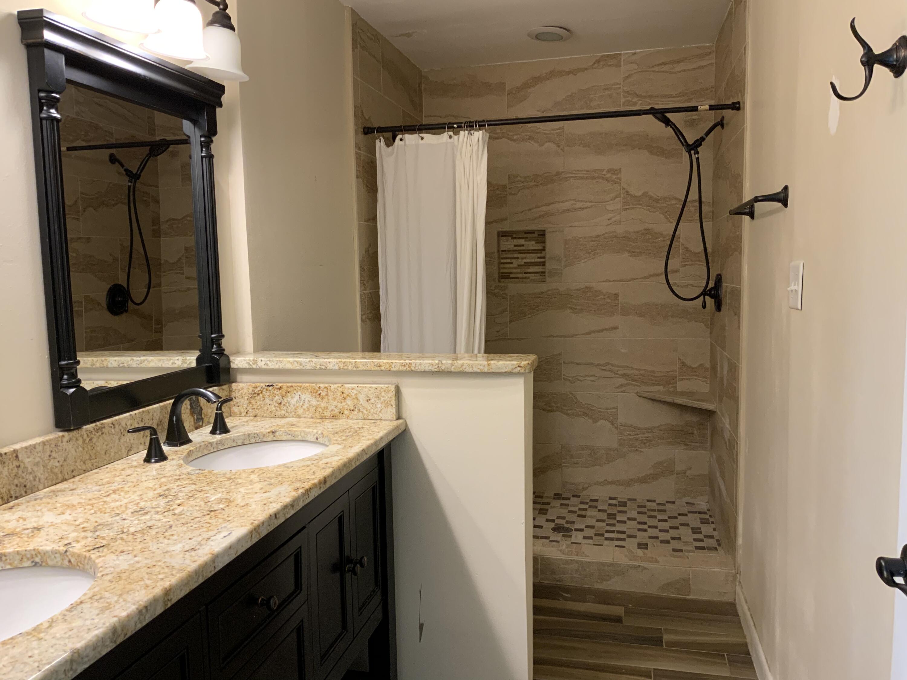 PINE SHADOWS T/H 1ST ADDN - Residential