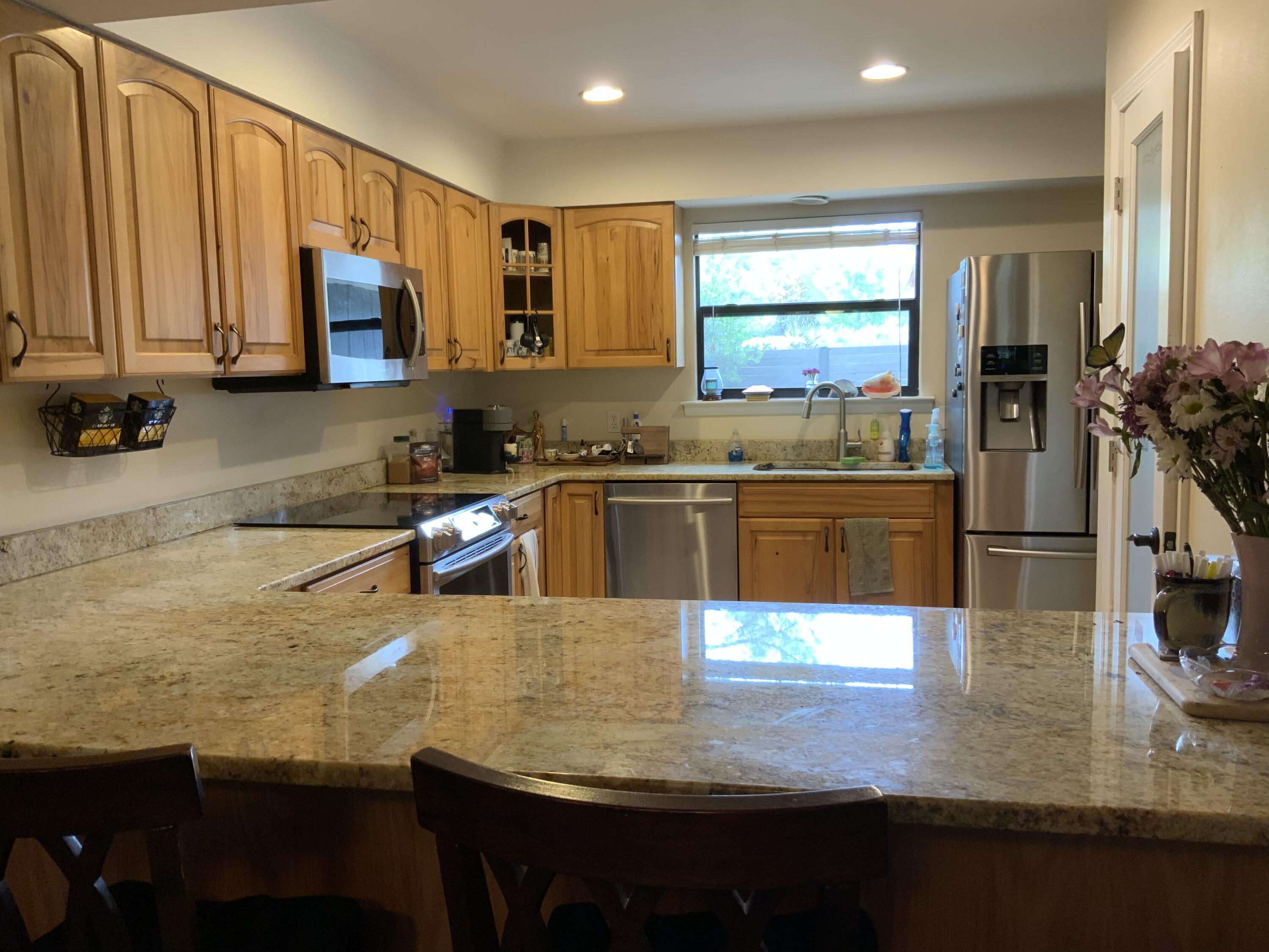 PINE SHADOWS T/H 1ST ADDN - Residential