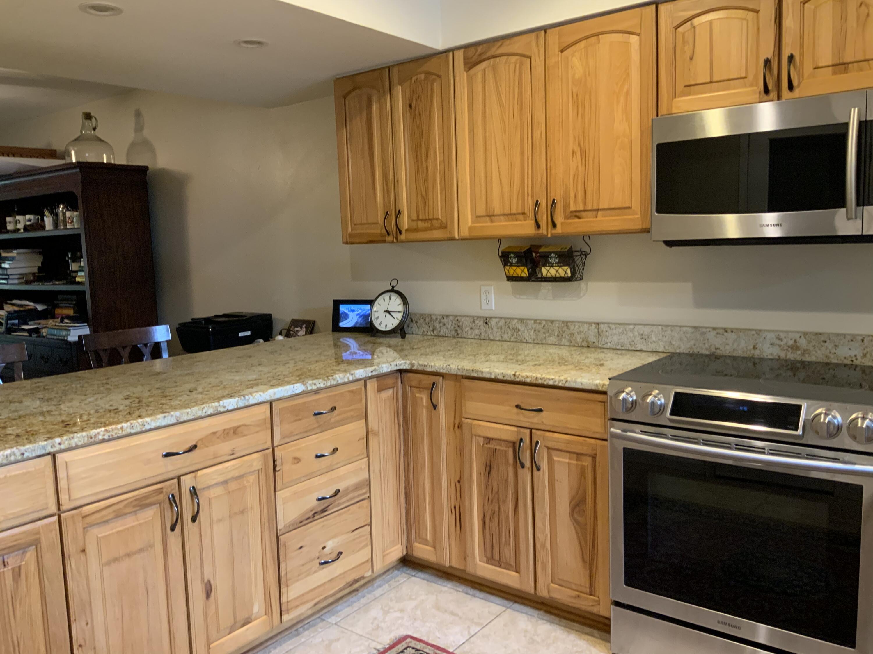 PINE SHADOWS T/H 1ST ADDN - Residential