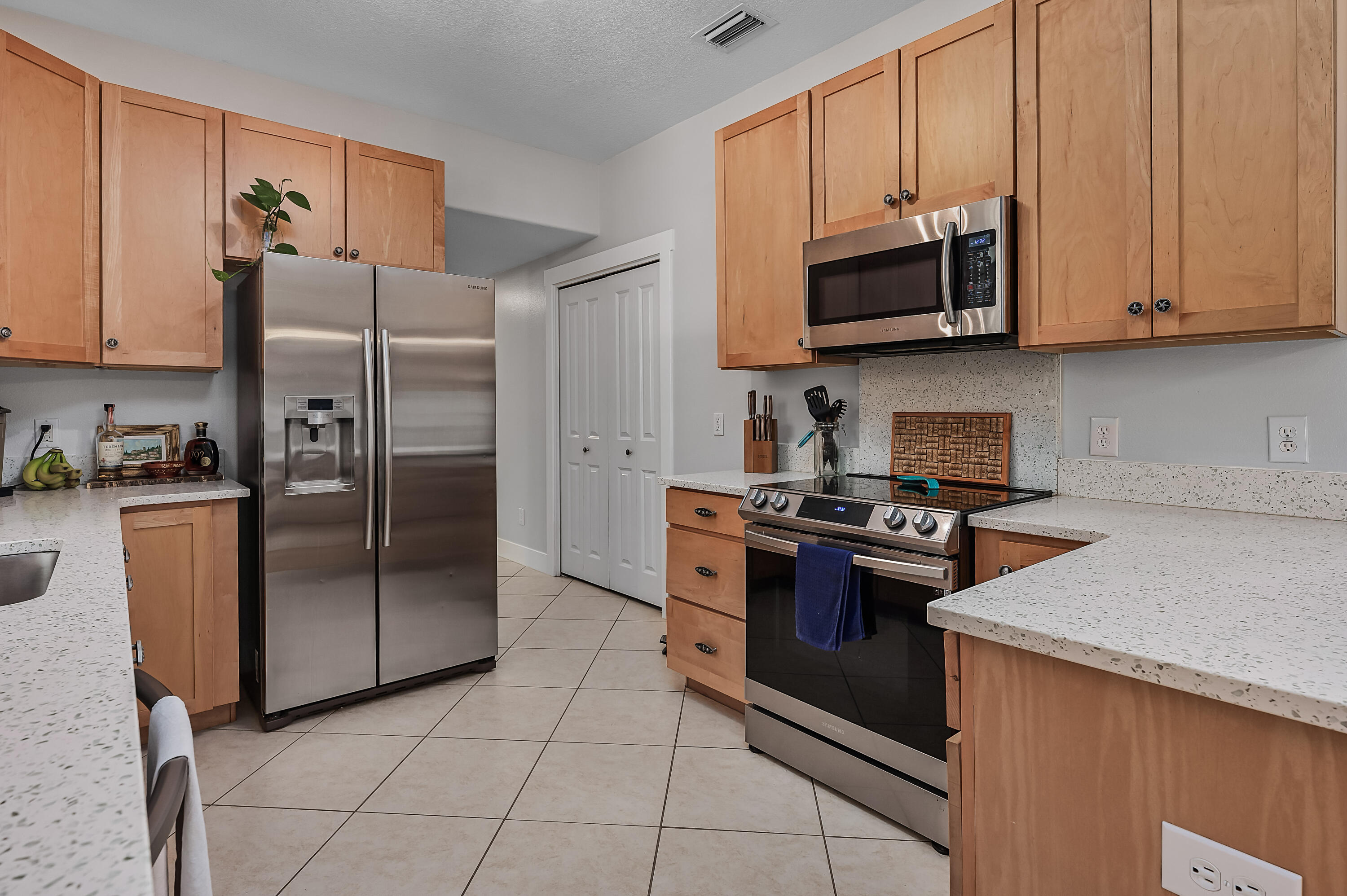 MAGNOLIA HARBOR - Residential