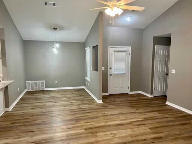 VALPARAISO PINECREST 6 - Residential Lease