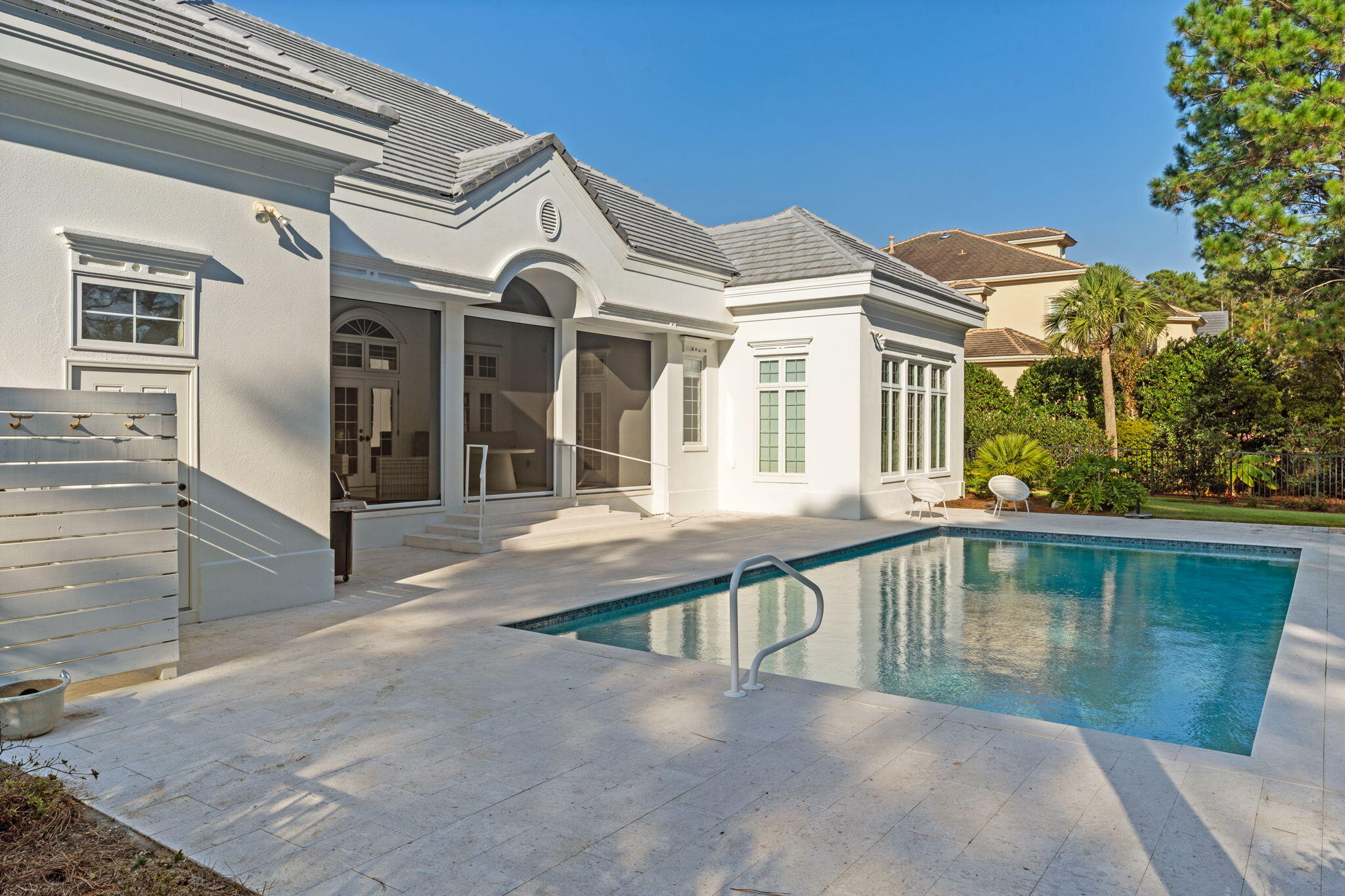 BURNT PINE - Residential