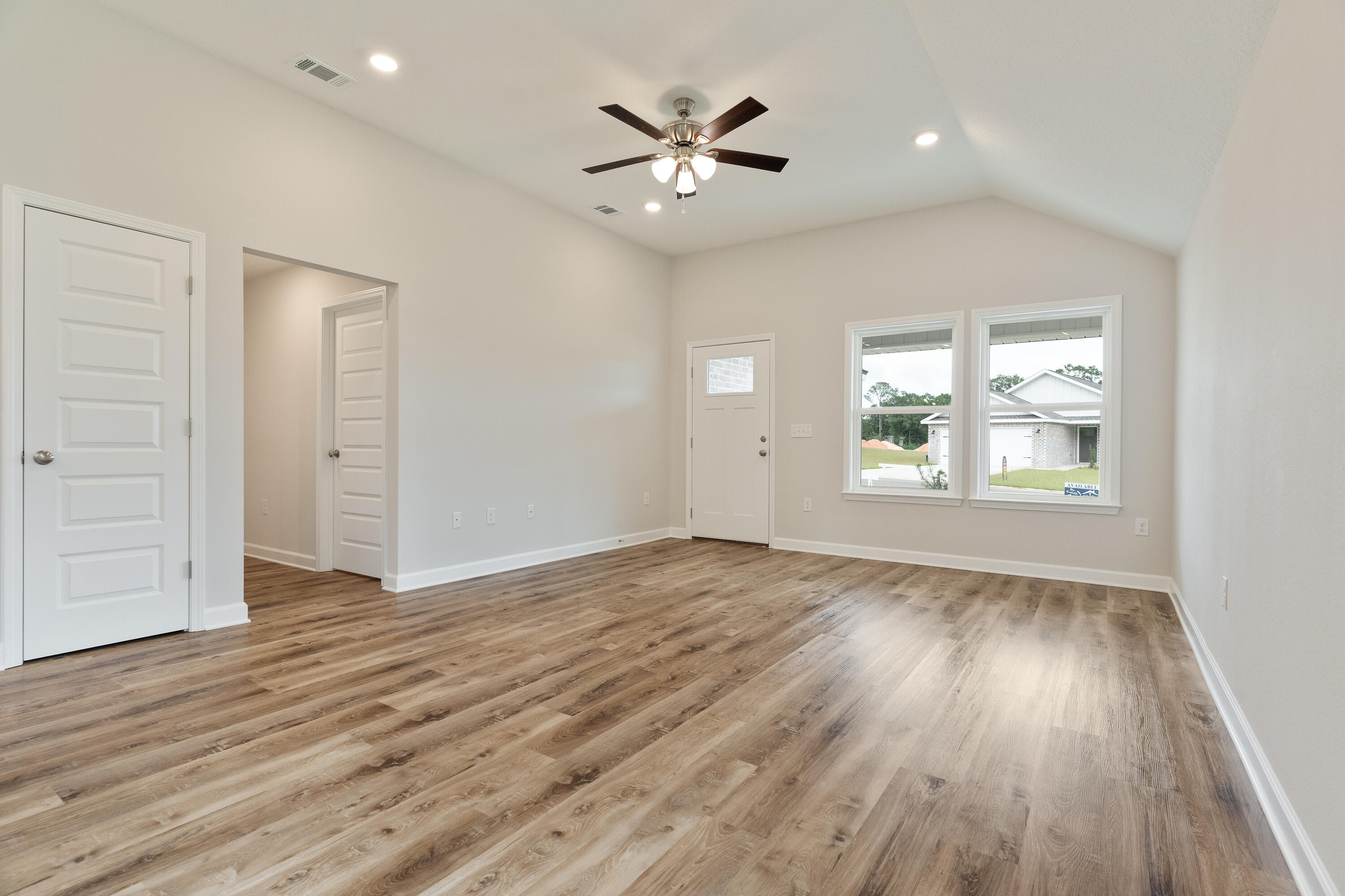 SOUTHERN DAY CHATEAU - Residential