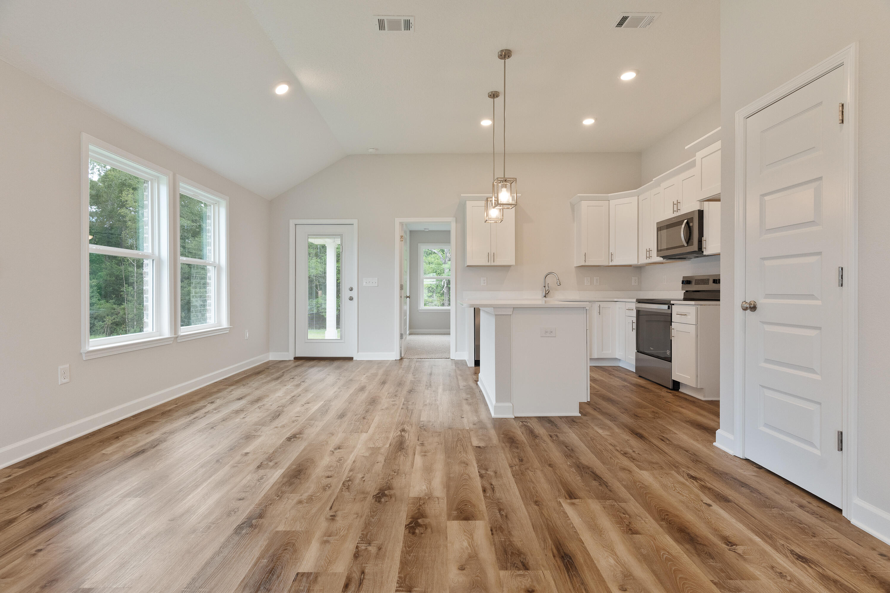 SOUTHERN DAY CHATEAU - Residential