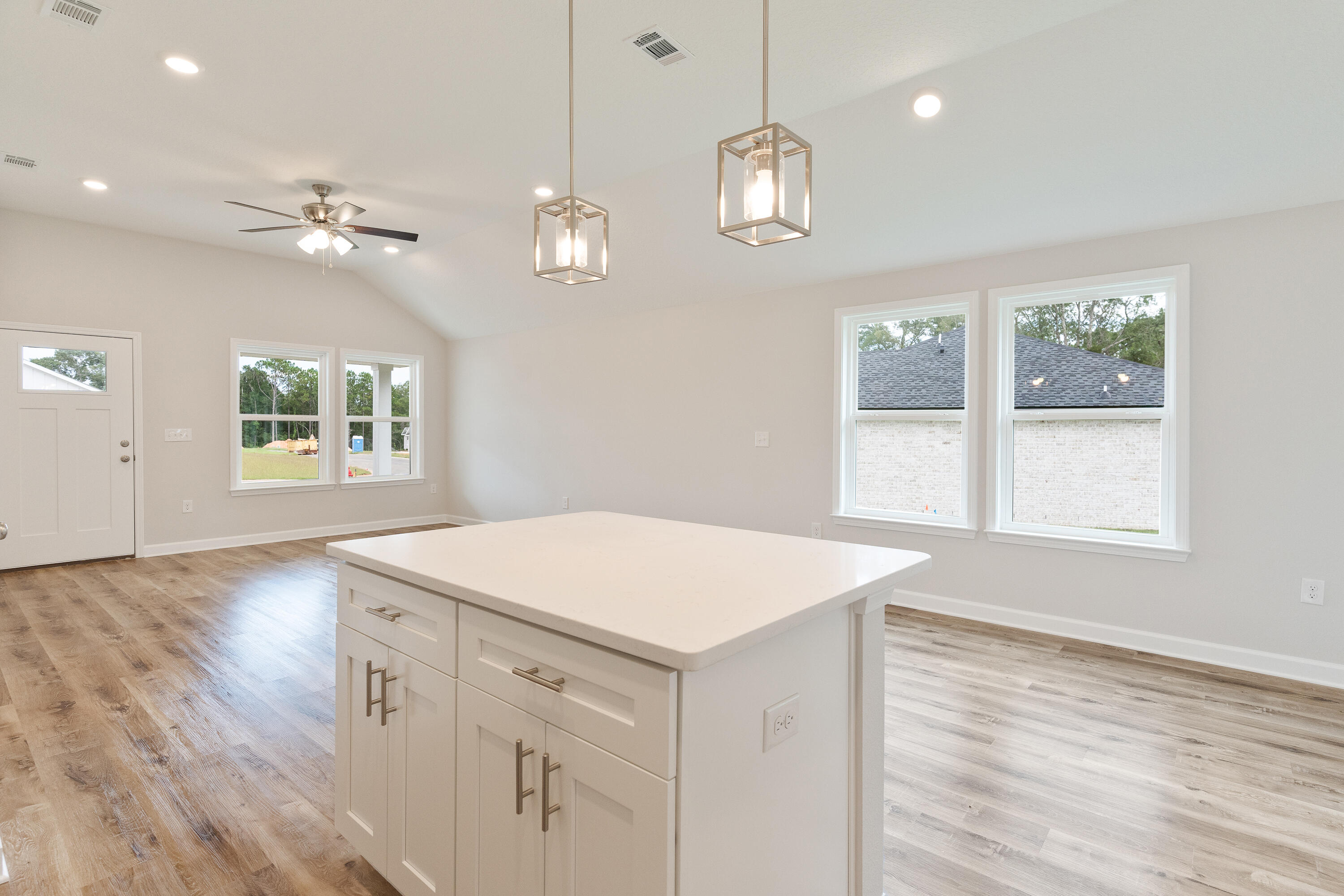 SOUTHERN DAY CHATEAU - Residential