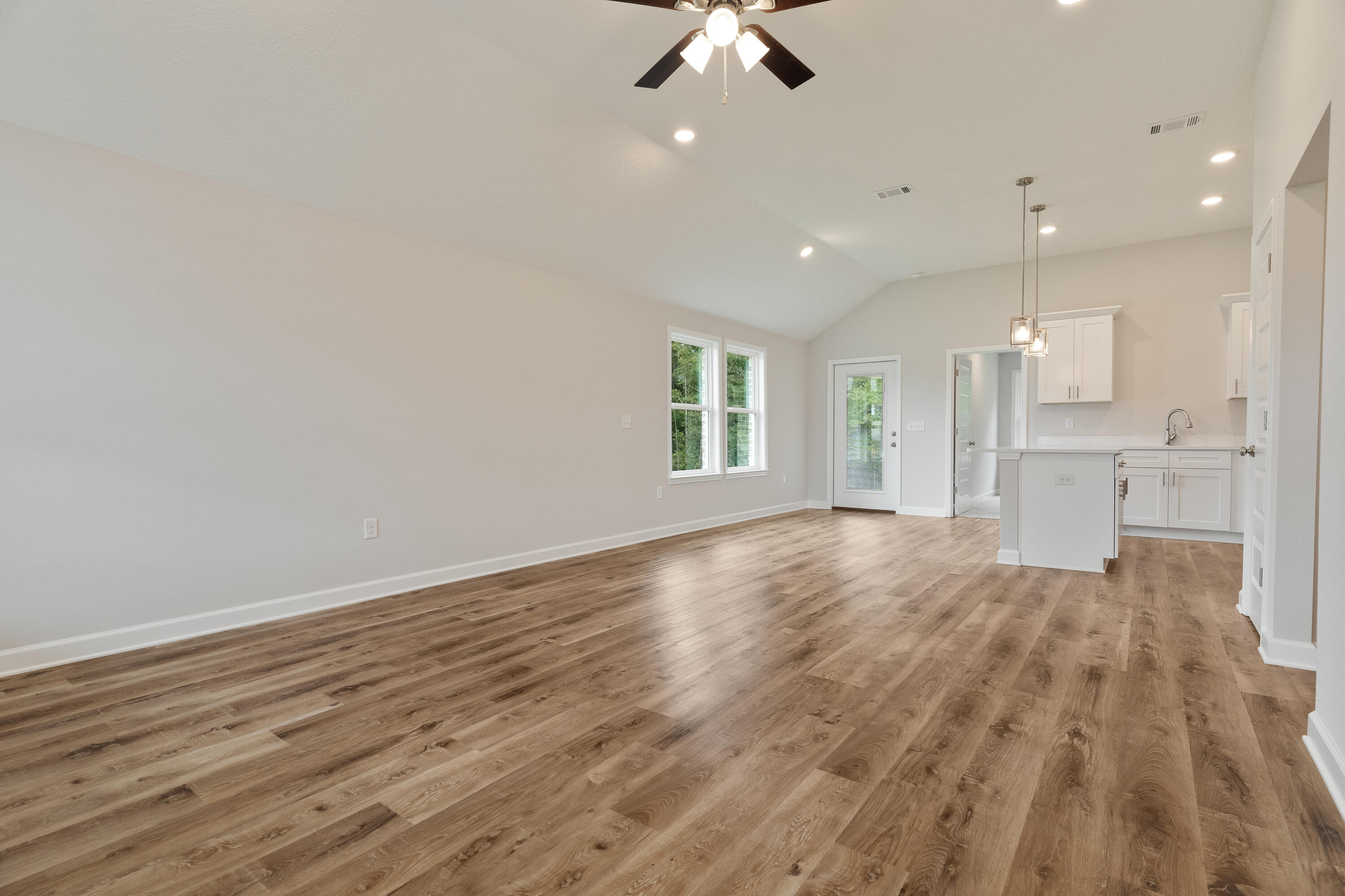 SOUTHERN DAY CHATEAU - Residential