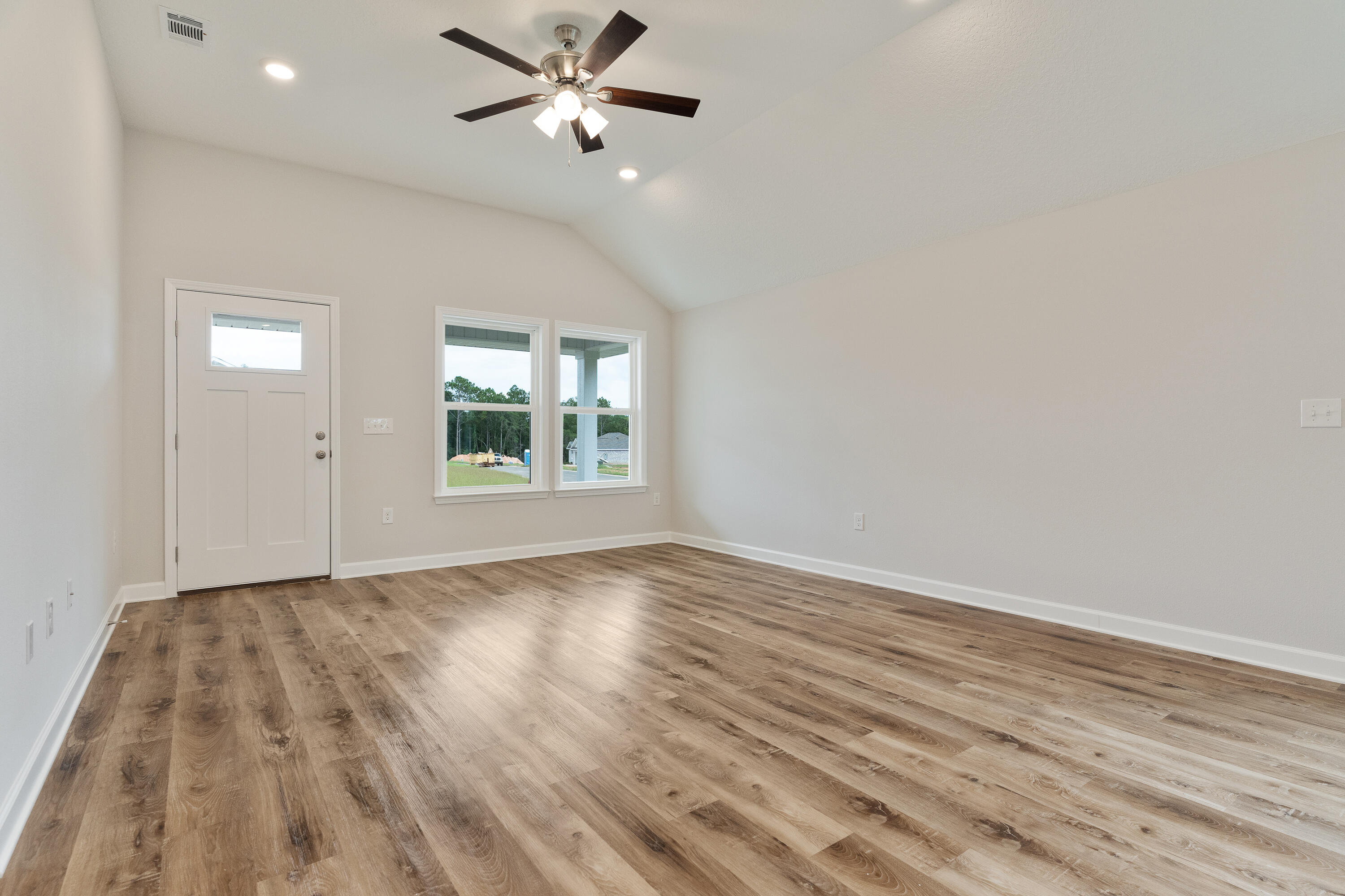 SOUTHERN DAY CHATEAU - Residential
