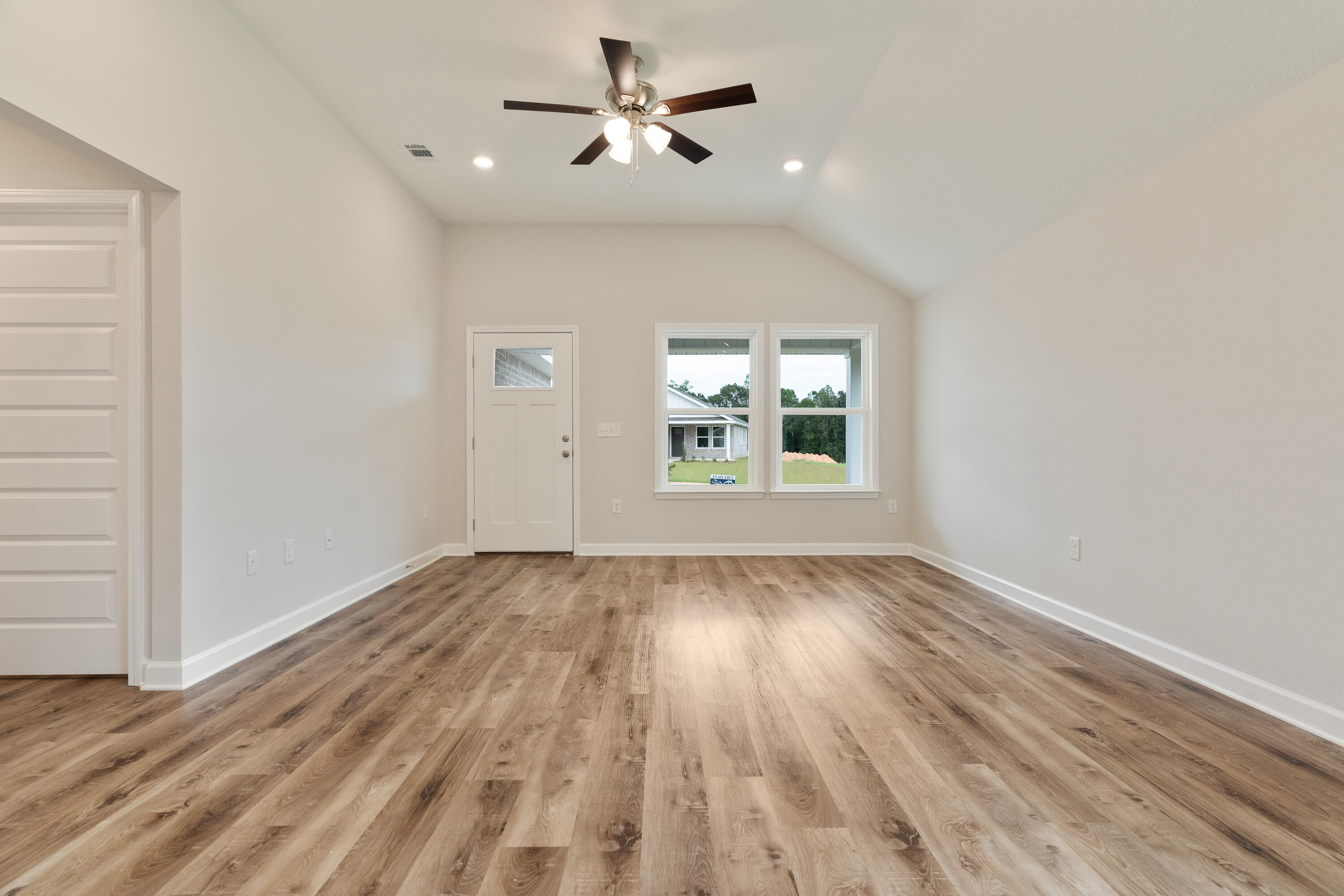 SOUTHERN DAY CHATEAU - Residential