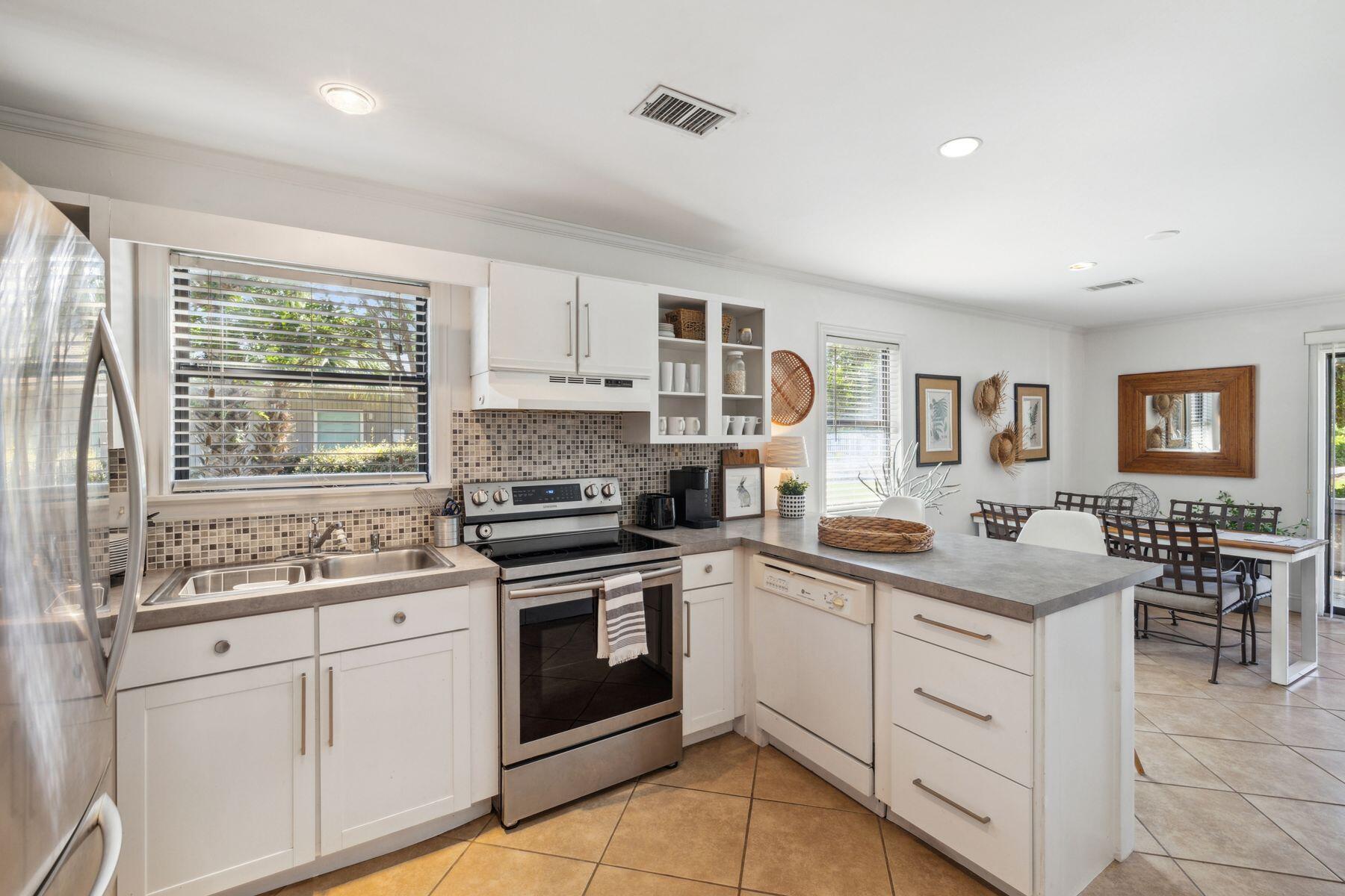 BEACHWOOD VILLAS CONDO - Residential