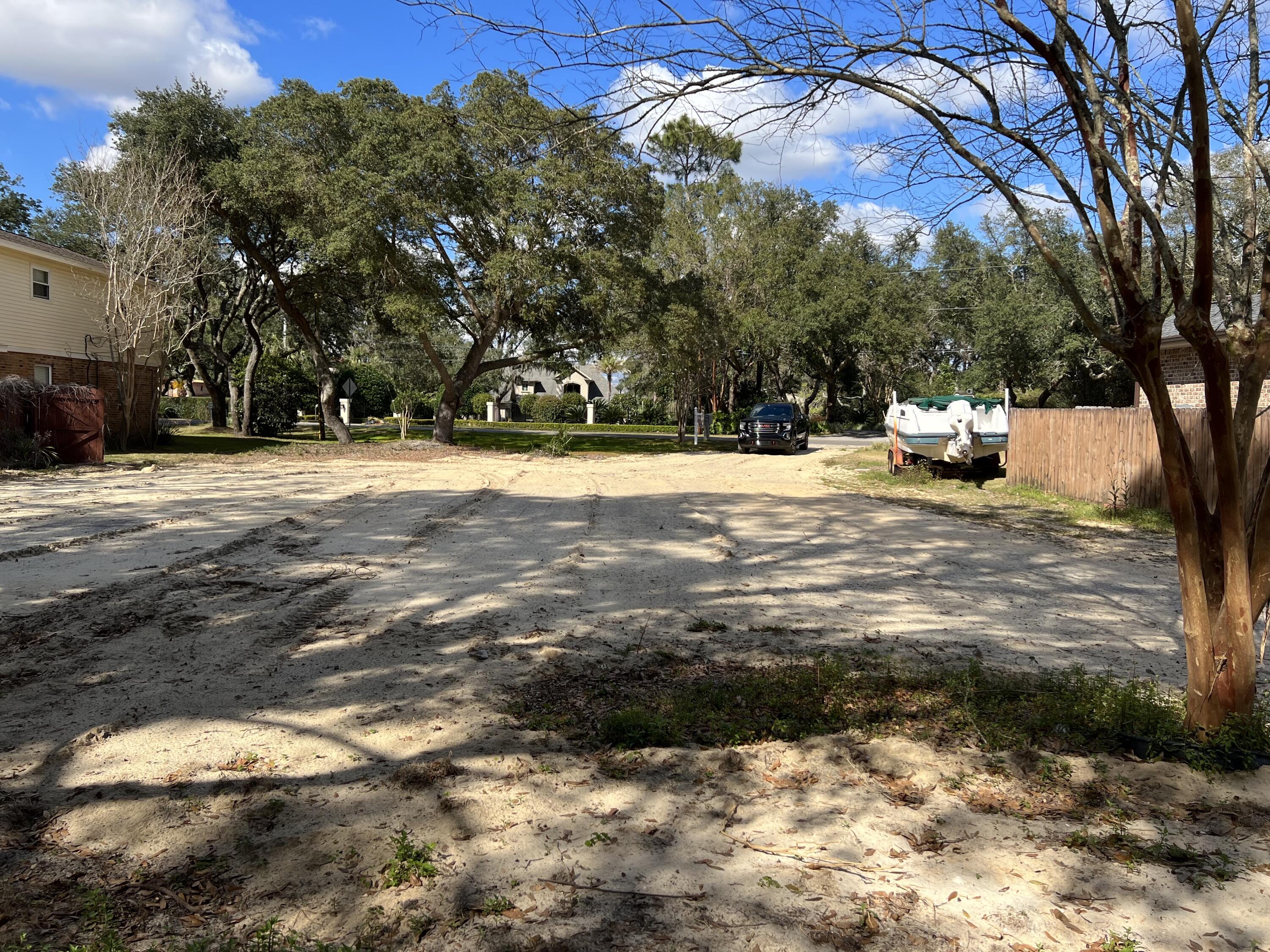 YACHT CLUB ESTATES - Land