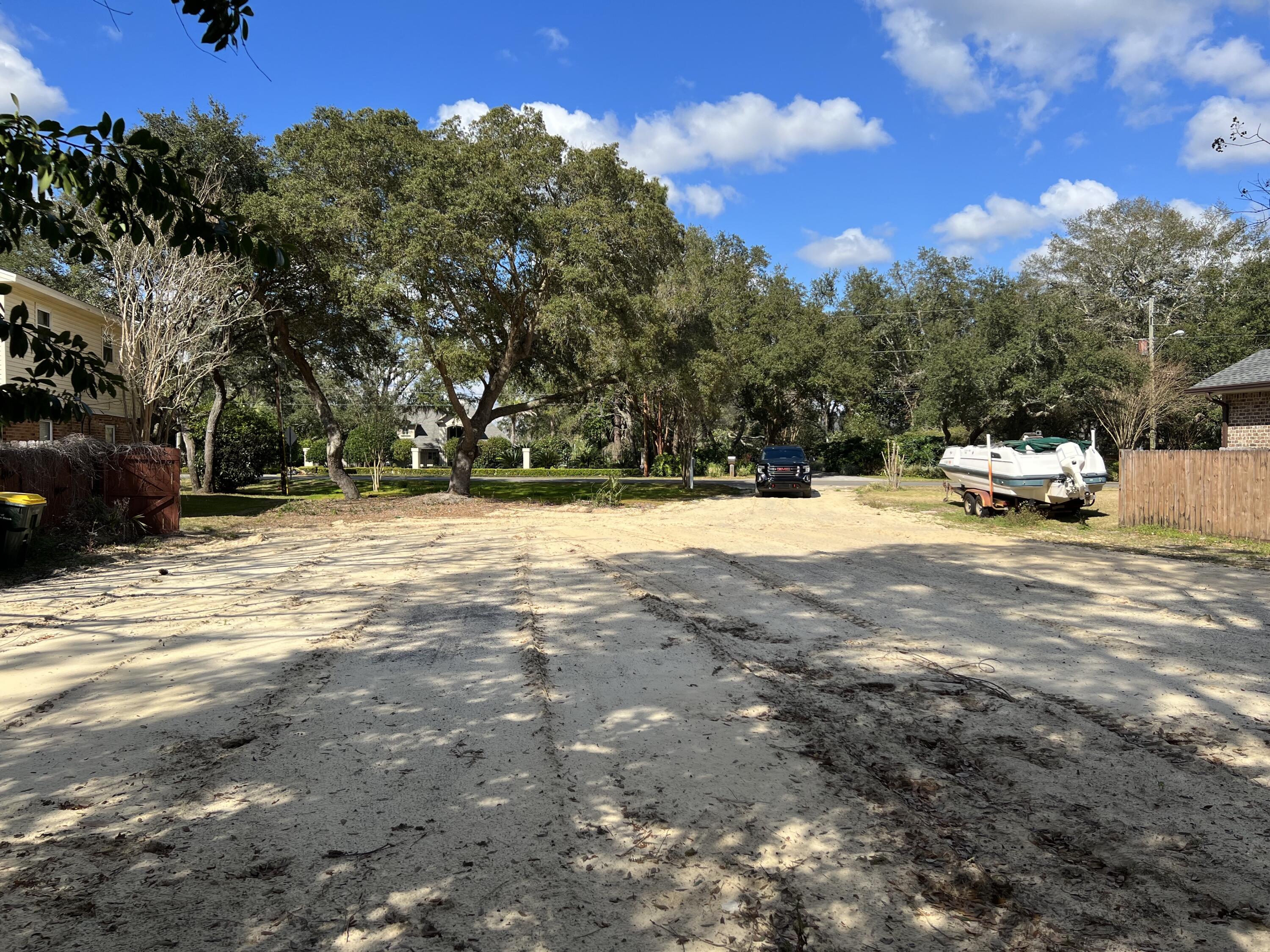 YACHT CLUB ESTATES - Land