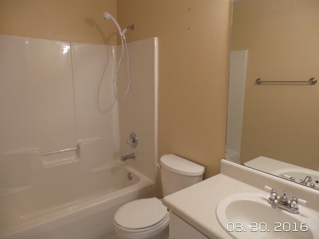 PINNACLE POINT - Residential Lease