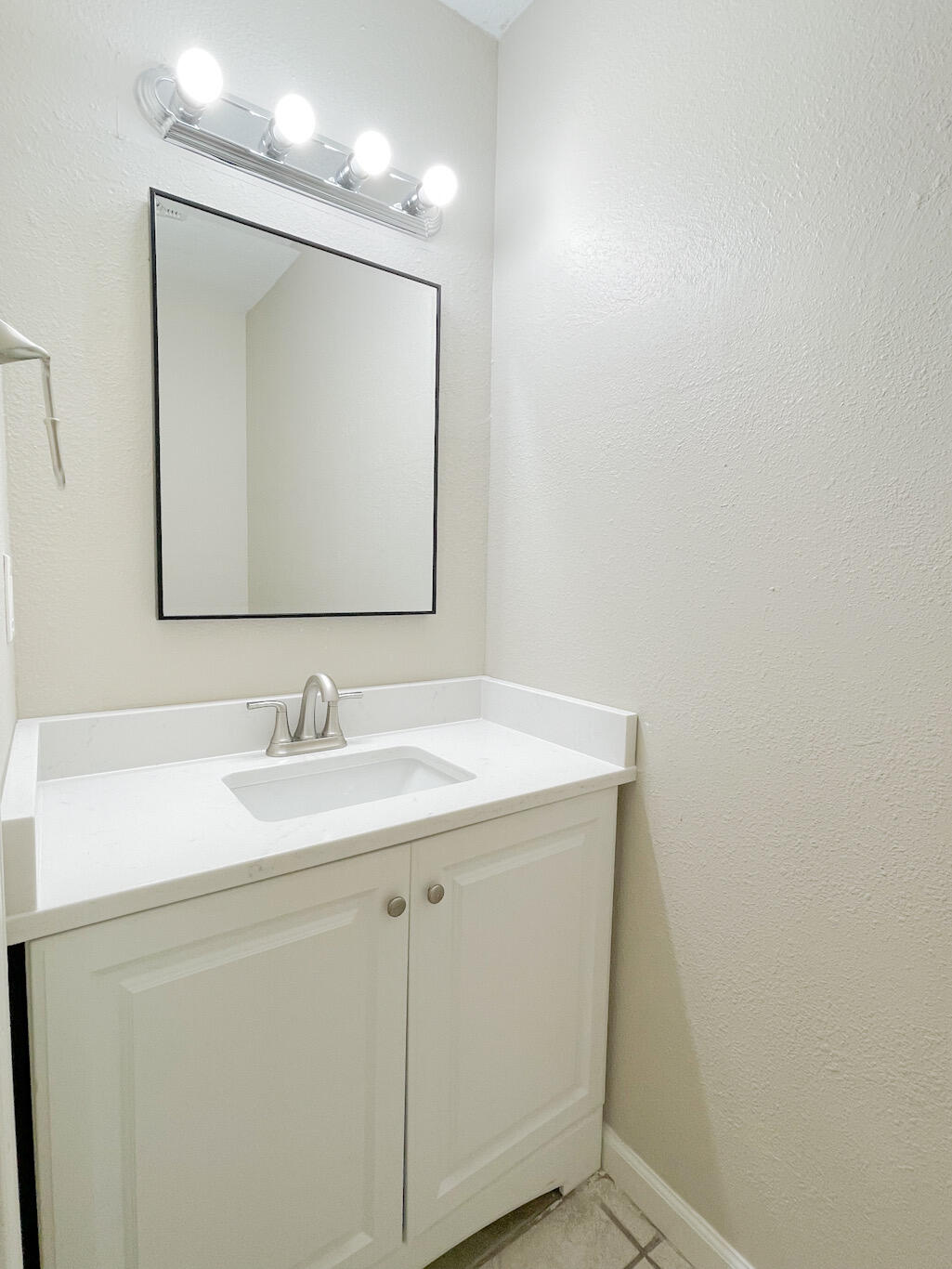 MIKSTAKEL - Residential Lease