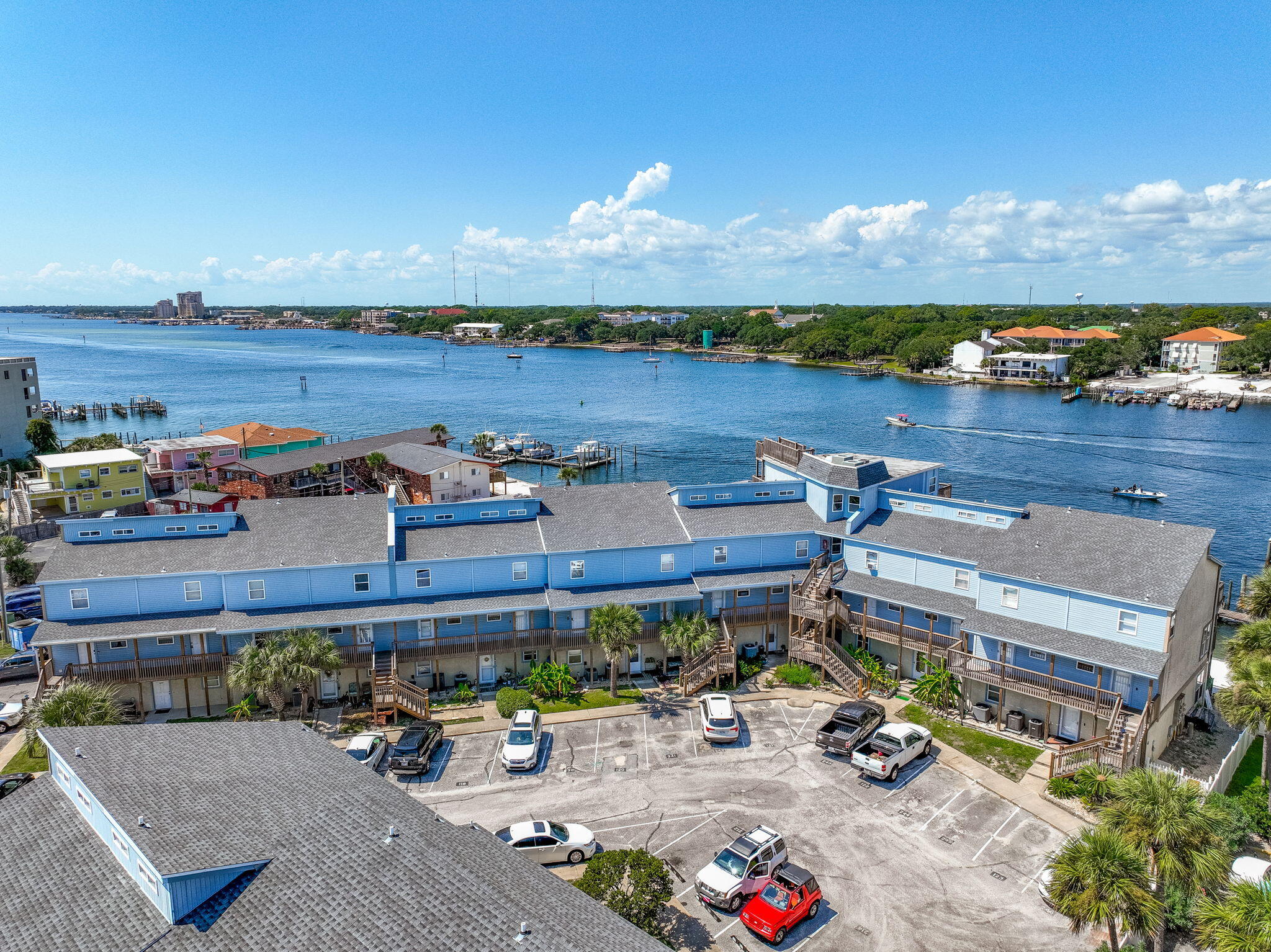 COMMODORES LANDING - Residential