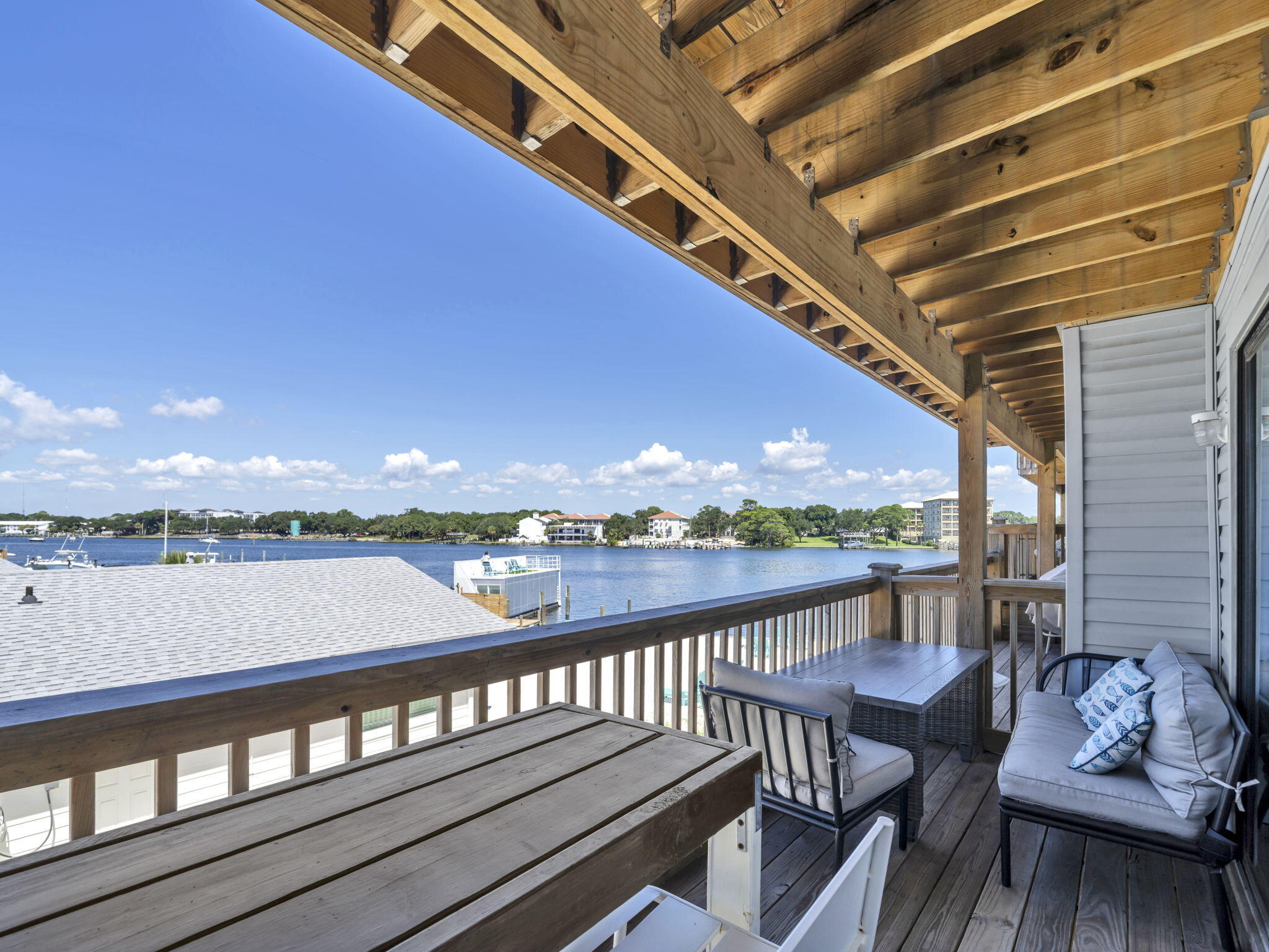 COMMODORES LANDING - Residential