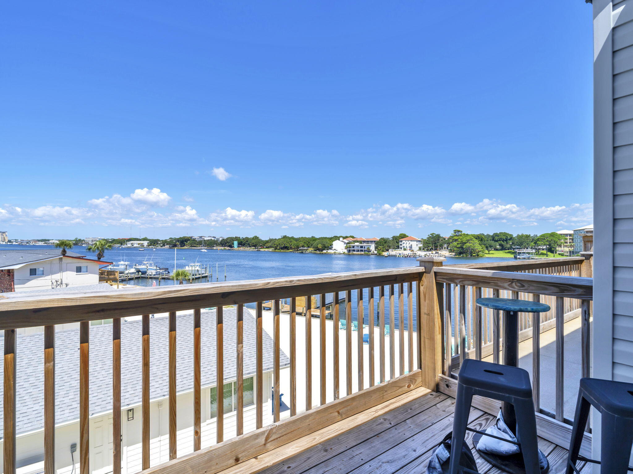 COMMODORES LANDING - Residential