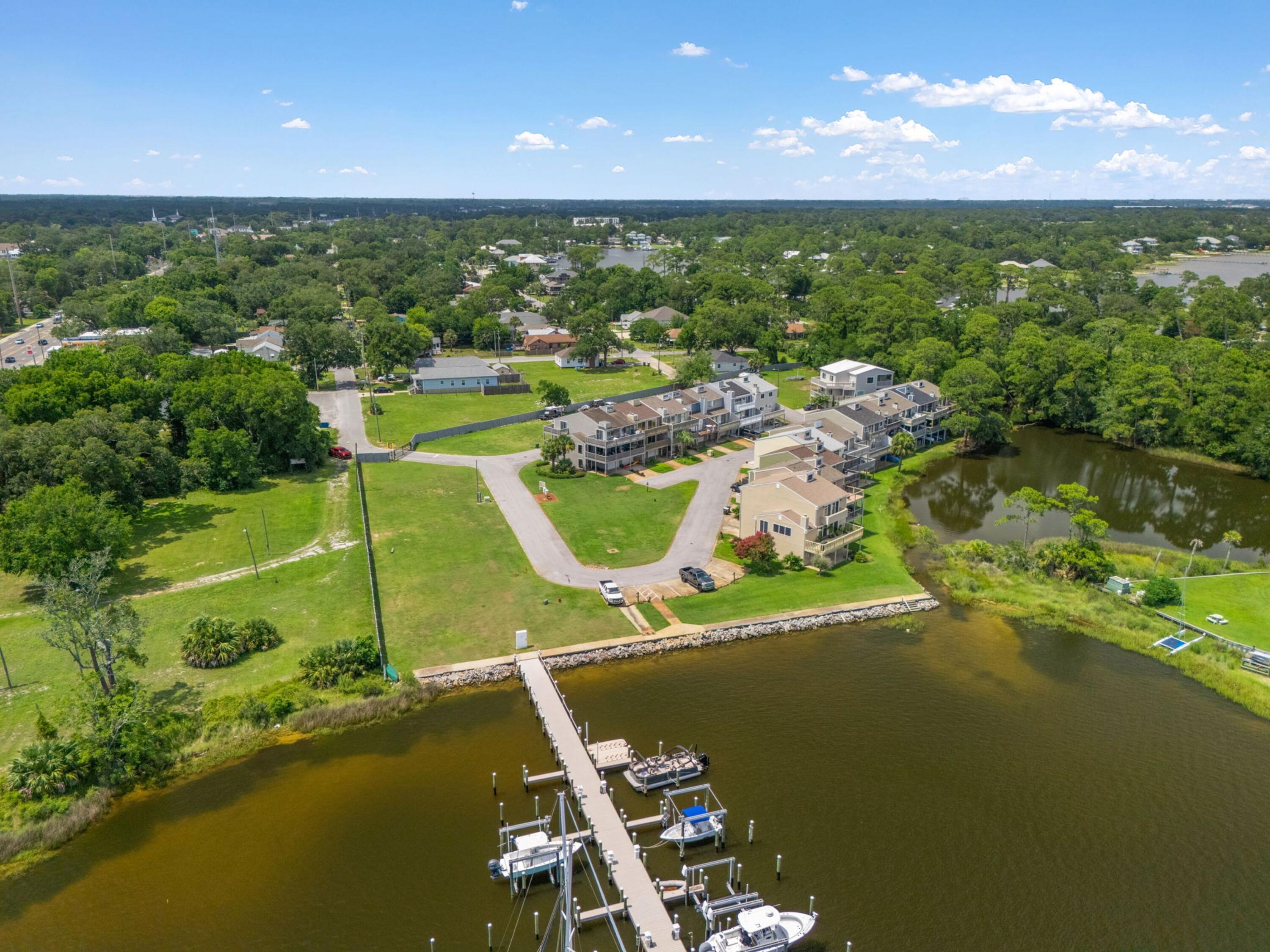 SPINNAKER COVE - Land