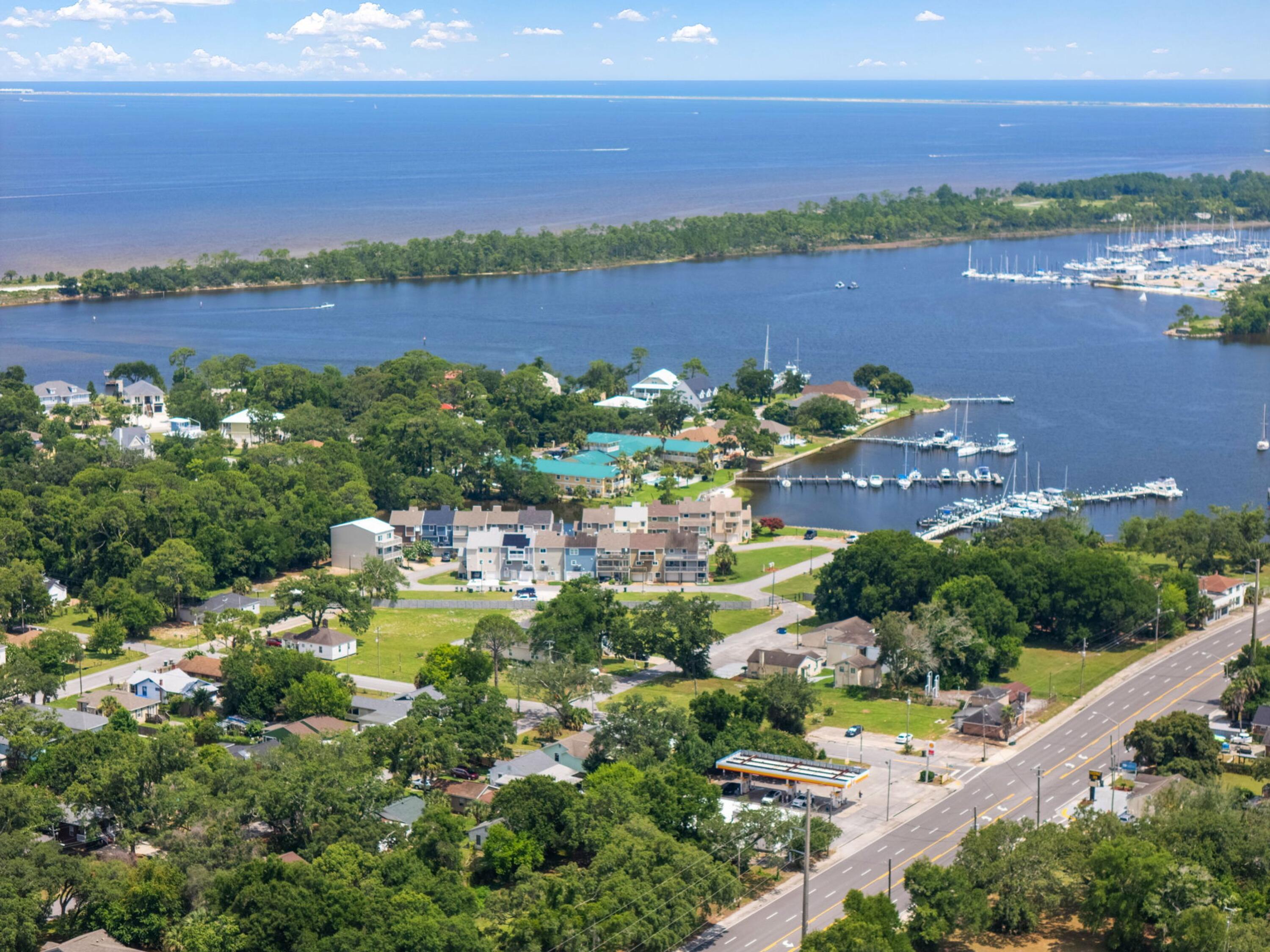 SPINNAKER COVE - Land