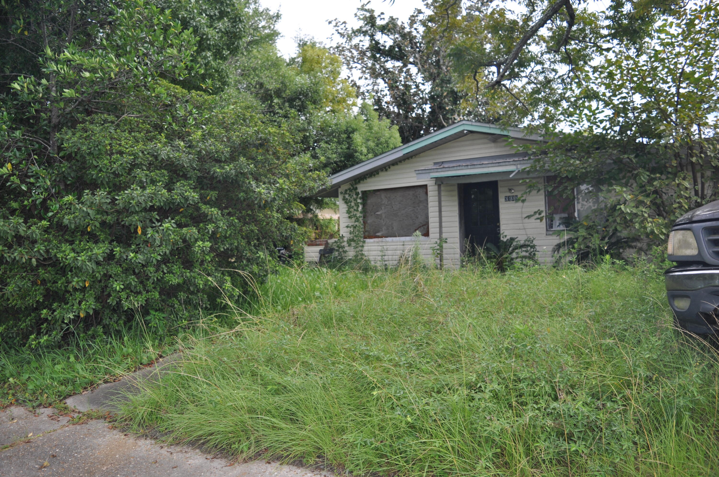 NO RECORDED SUBDIVISION - Land