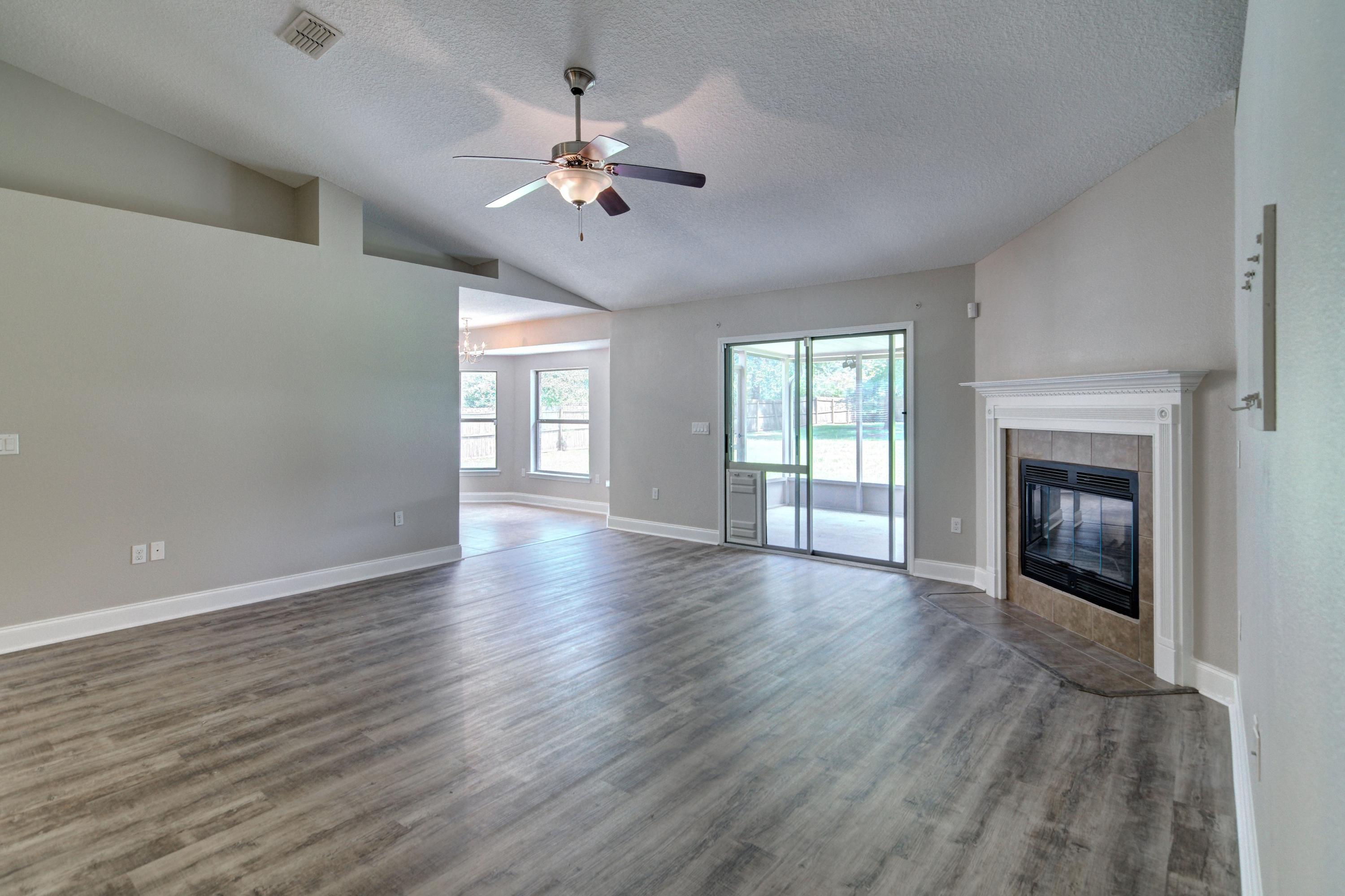 SILVER SPRINGS EST - Residential