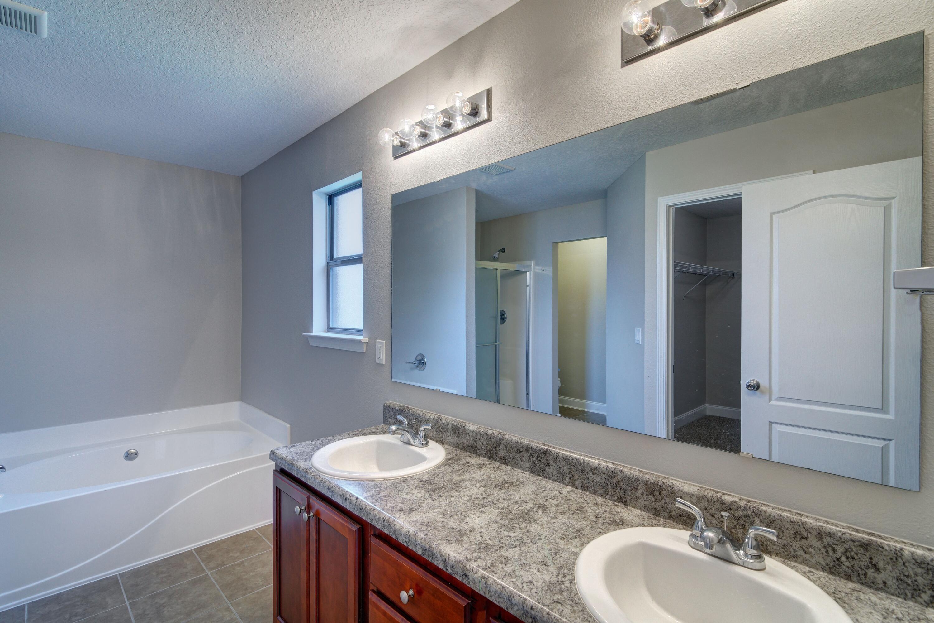 SILVER SPRINGS EST - Residential