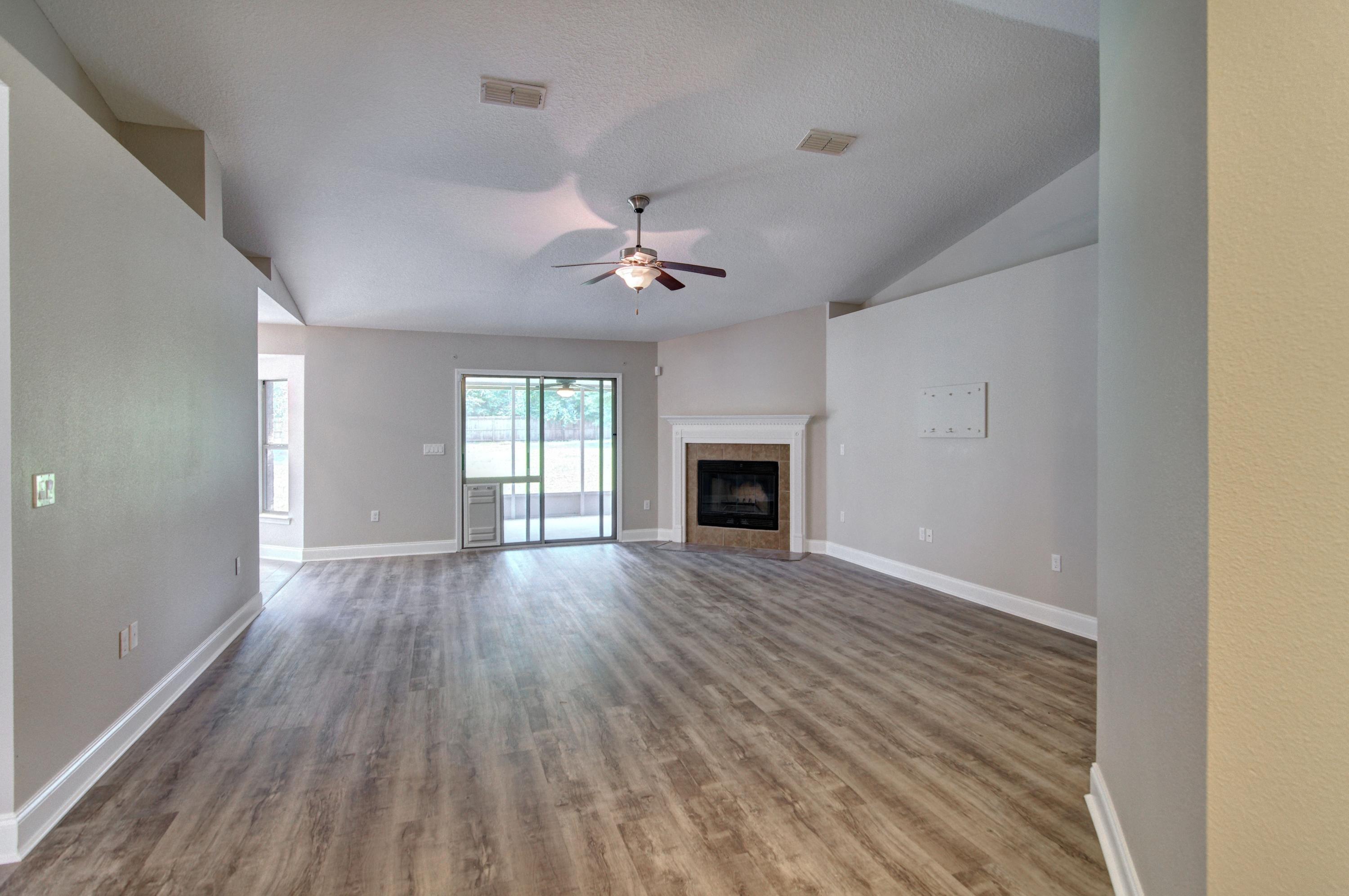 SILVER SPRINGS EST - Residential