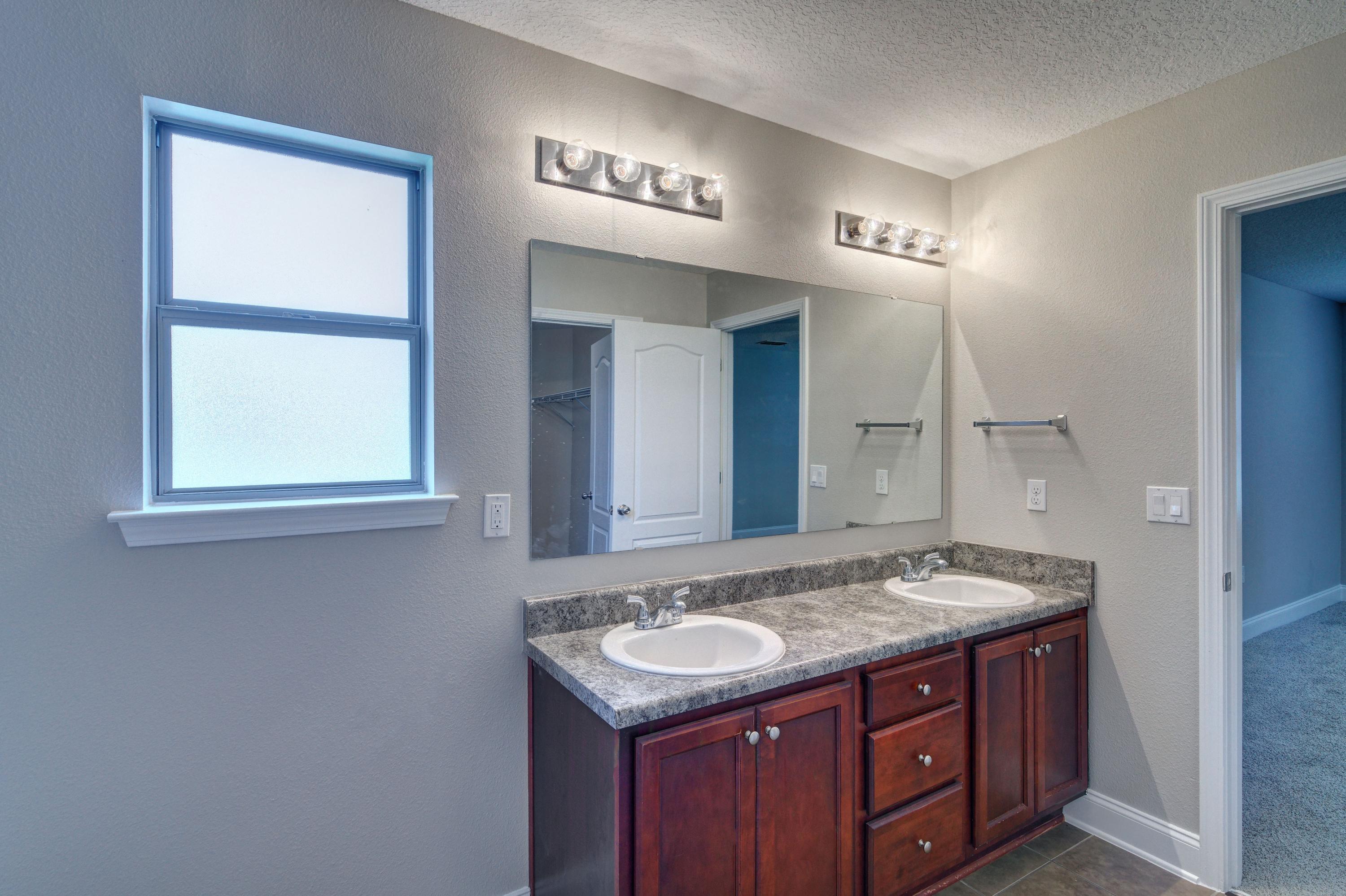 SILVER SPRINGS EST - Residential