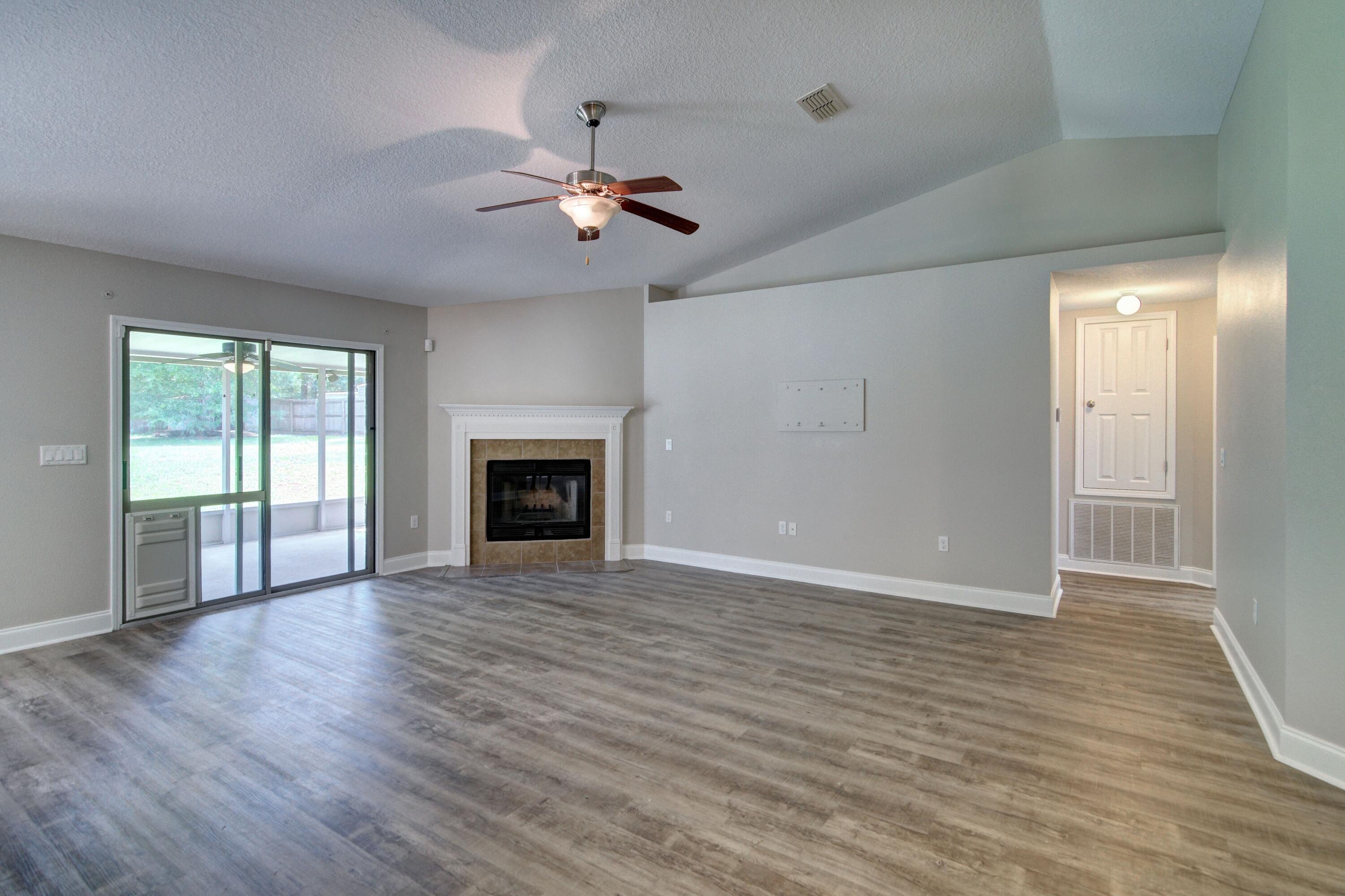 SILVER SPRINGS EST - Residential