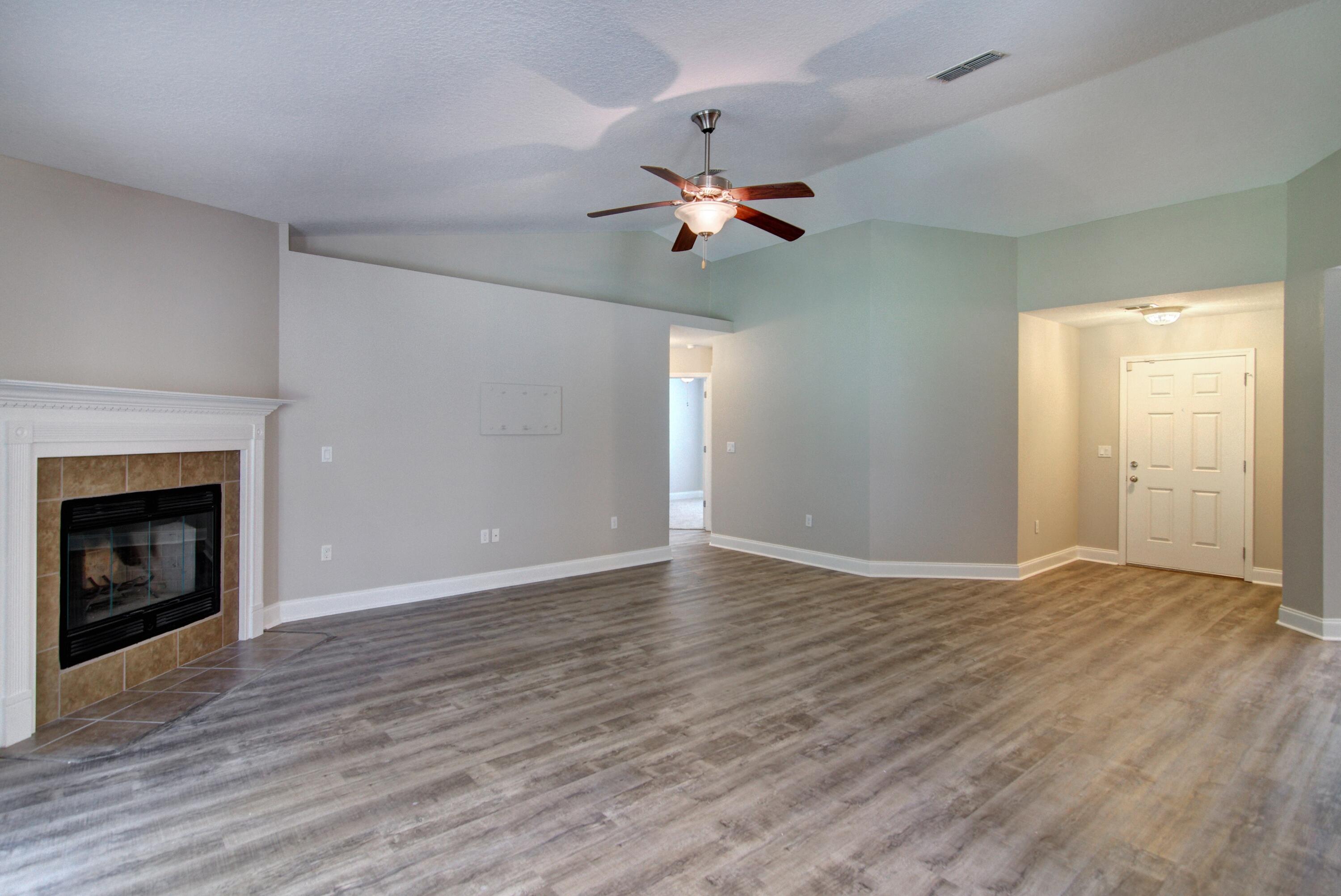 SILVER SPRINGS EST - Residential