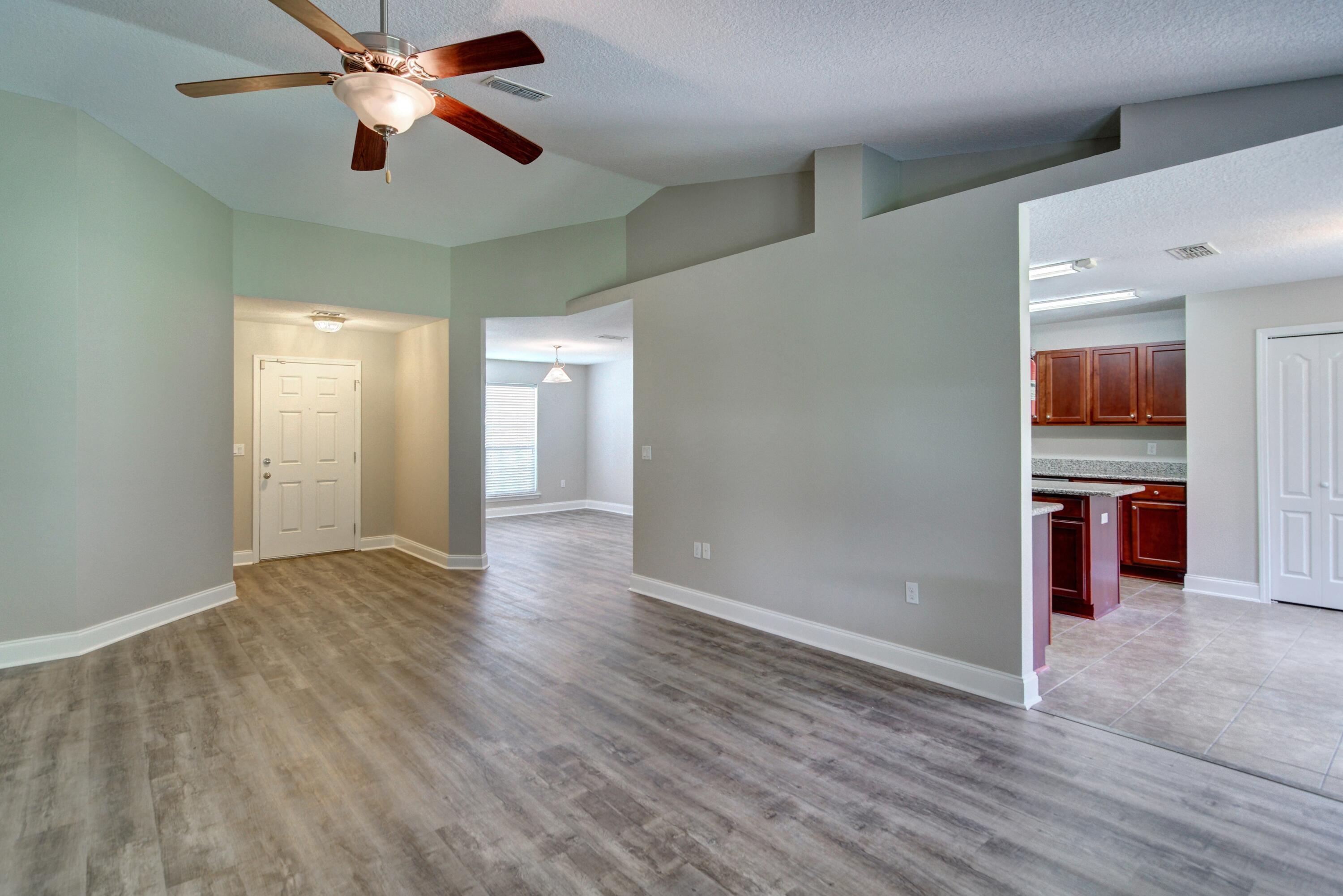 SILVER SPRINGS EST - Residential