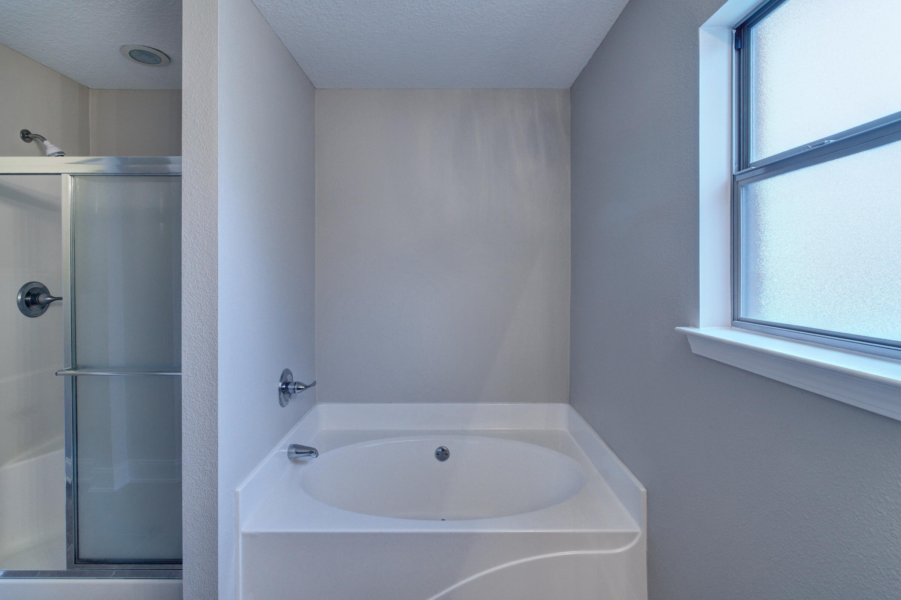 SILVER SPRINGS EST - Residential