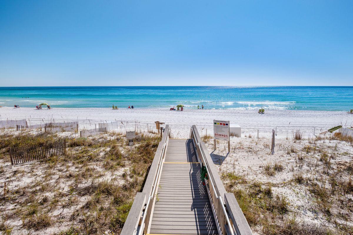 HIDDEN DUNES GRAND VILLAS - Residential
