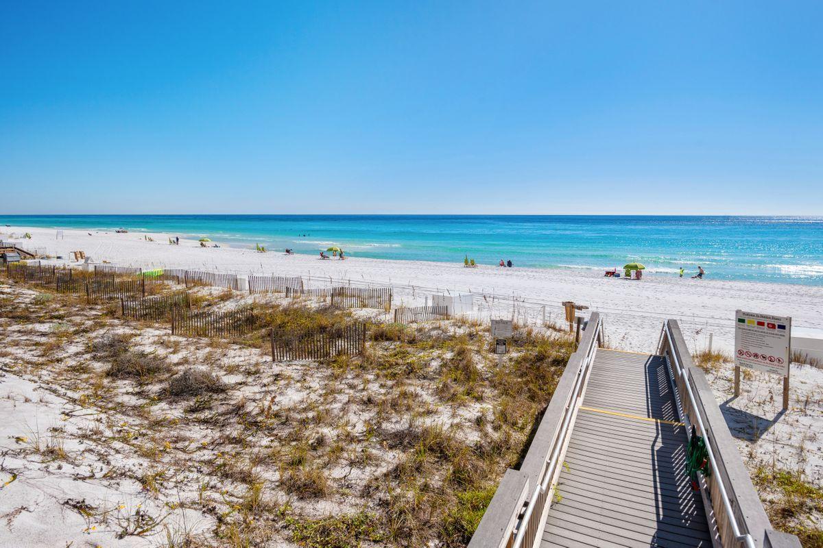 HIDDEN DUNES GRAND VILLAS - Residential