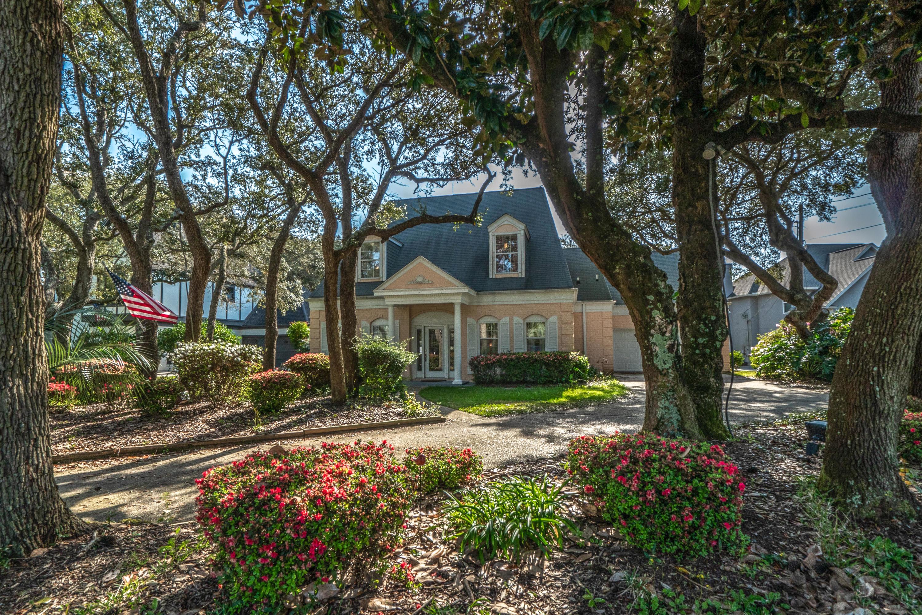 LAKE LORRAINE GARDENS - Residential