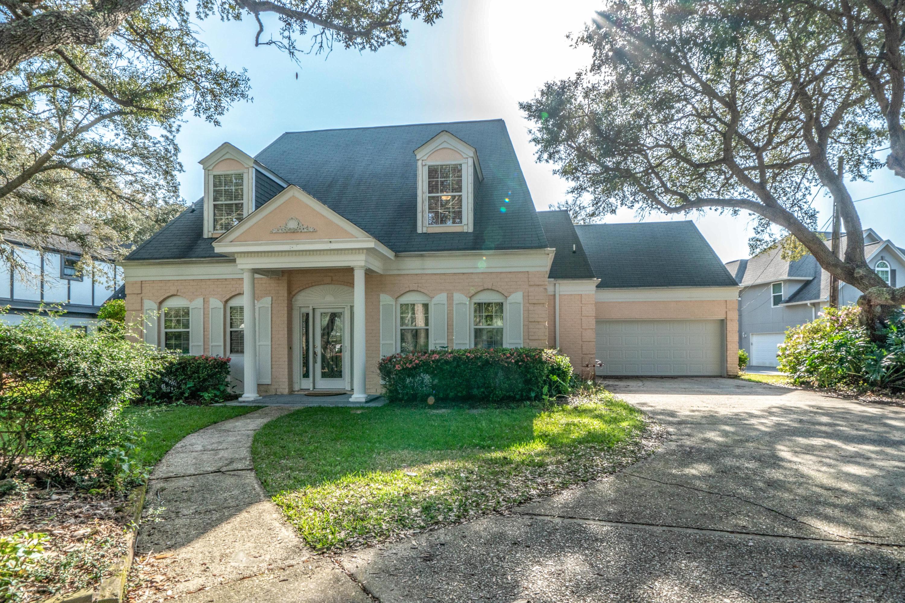 LAKE LORRAINE GARDENS - Residential