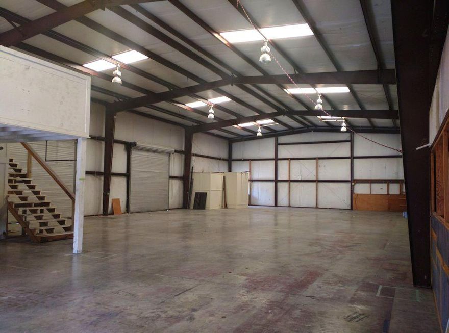 Excellent 5,000 sq.ft Warehouse with mini-office and restroom. Storage above mini office, skylights, insulated building with insulated roll-up doors. 3 Phase electrical, fenced yard, gravel entry, perimeter planted with pine trees. . NO FLOODING HERE!!!