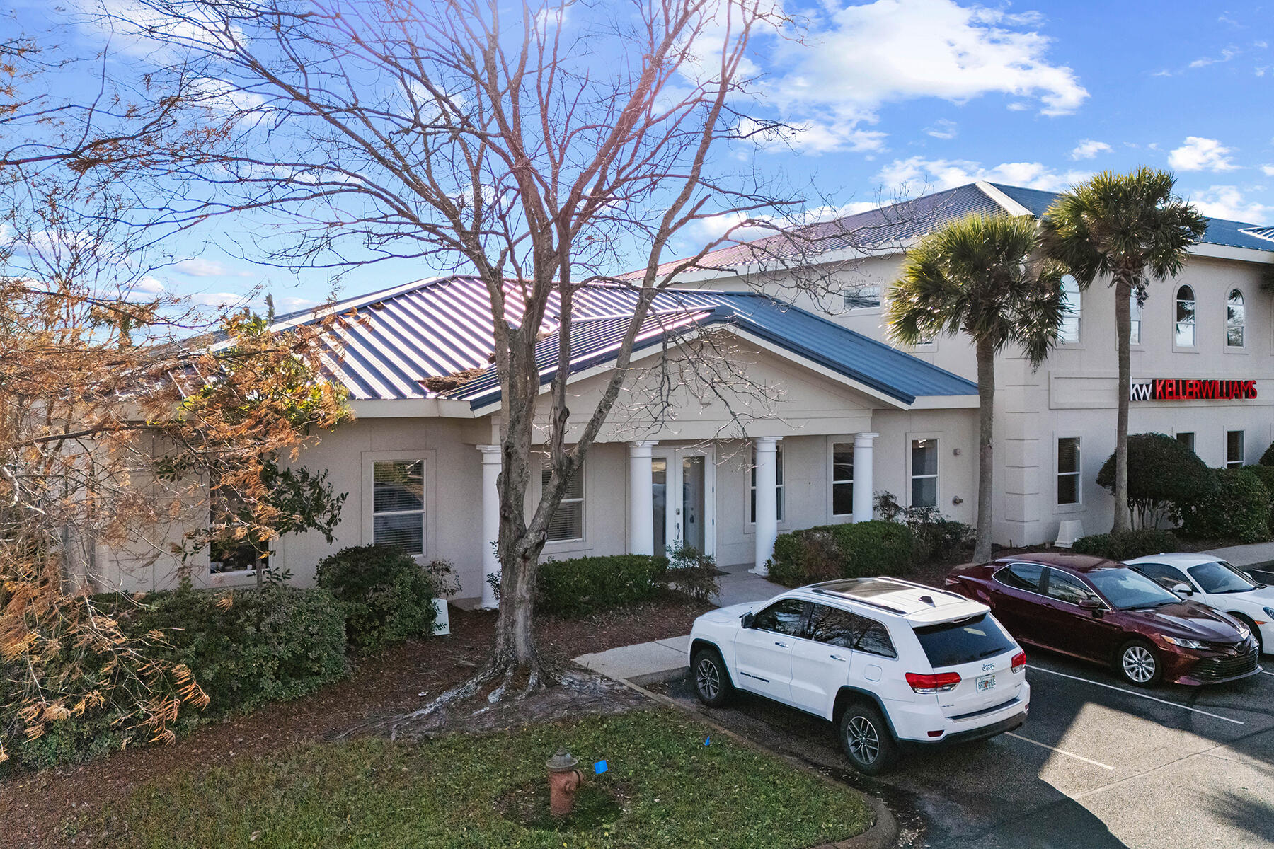 Ground Floor unit at Mid Bay Office Complex across from Destin Commons Mall on Emerald Coast Pkwy, the unit consists of 6 offices, conference room and reception area as well as a kitchen and 2 restrooms, front parking and access from the back of the building, great location for Professional use or Medical. New flooring has just been installed.