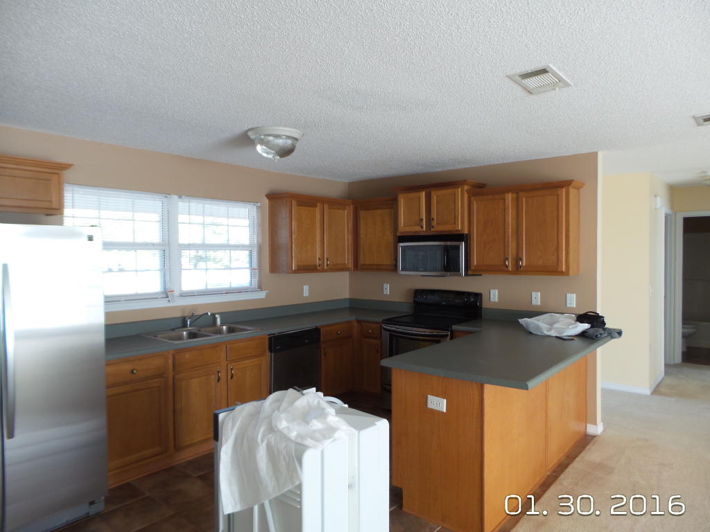 TRIPLE LAKES ESTATES - Residential Lease