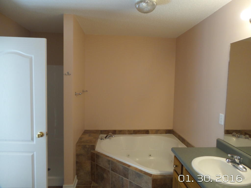 TRIPLE LAKES ESTATES - Residential Lease