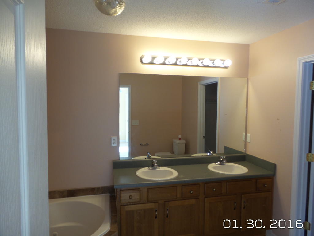 TRIPLE LAKES ESTATES - Residential Lease