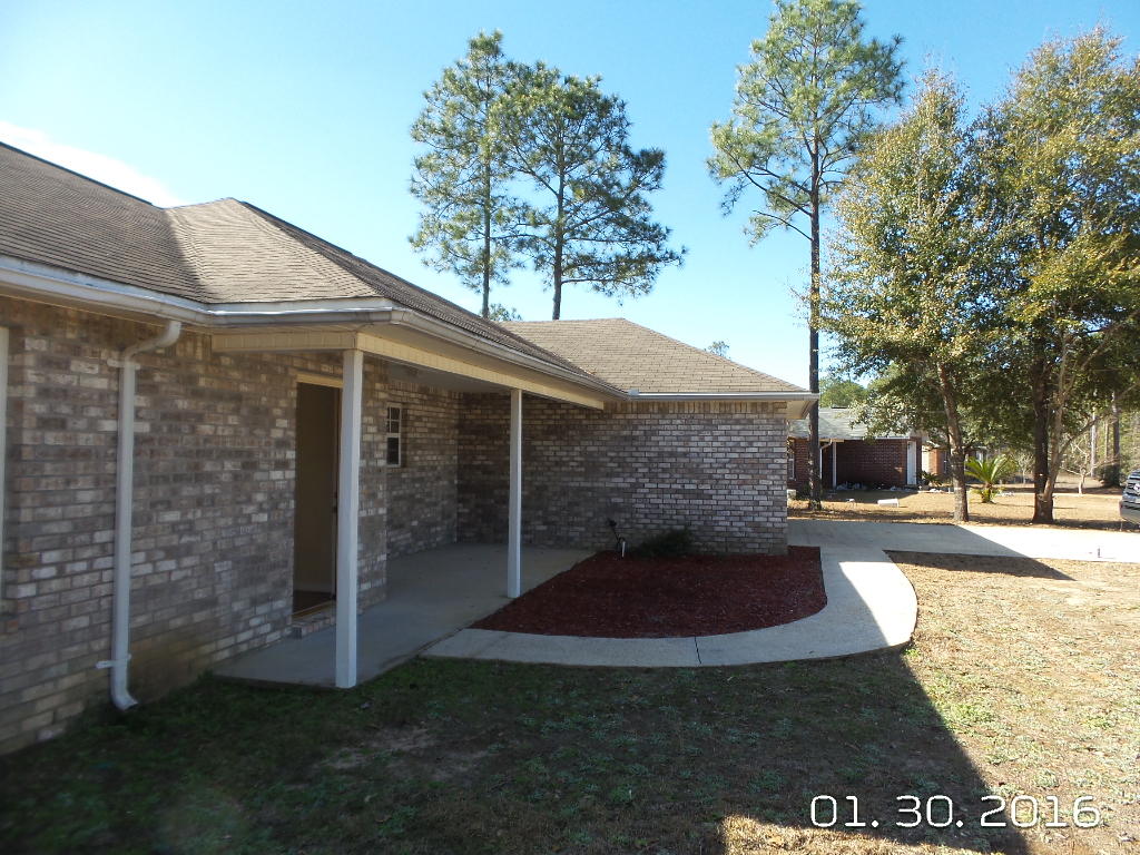 TRIPLE LAKES ESTATES - Residential Lease