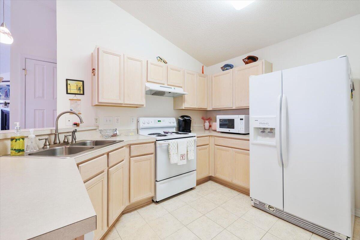 PARADISE RETREAT - Residential