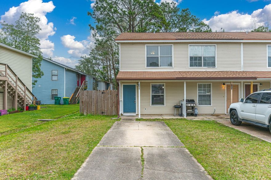 Step right up and into your new home!  This adorable 2 bedroom, 1.5 bathroom END UNIT townhome in the heart of Fort Walton Beach is calling you home!  The spacious bedrooms are both upstairs for maximum peace.  Downstairs, you will find a comfortable eat-in kitchen.  The inside laundry is right off of the kitchen for your convenience. The backyard is fully fenced and includes a storage unit!  Call for your appointment today!
