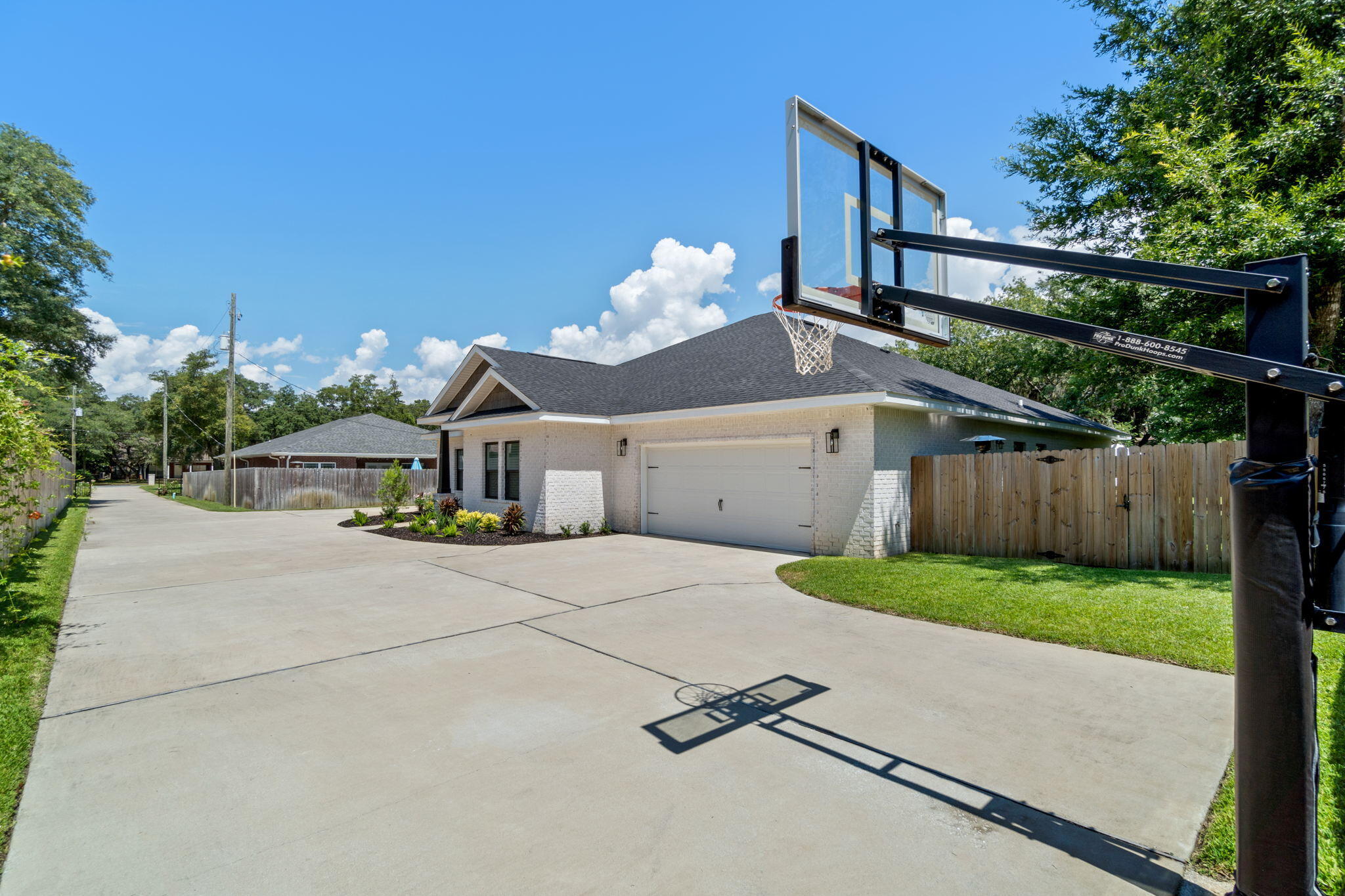 WOODLAND SHORES - Residential