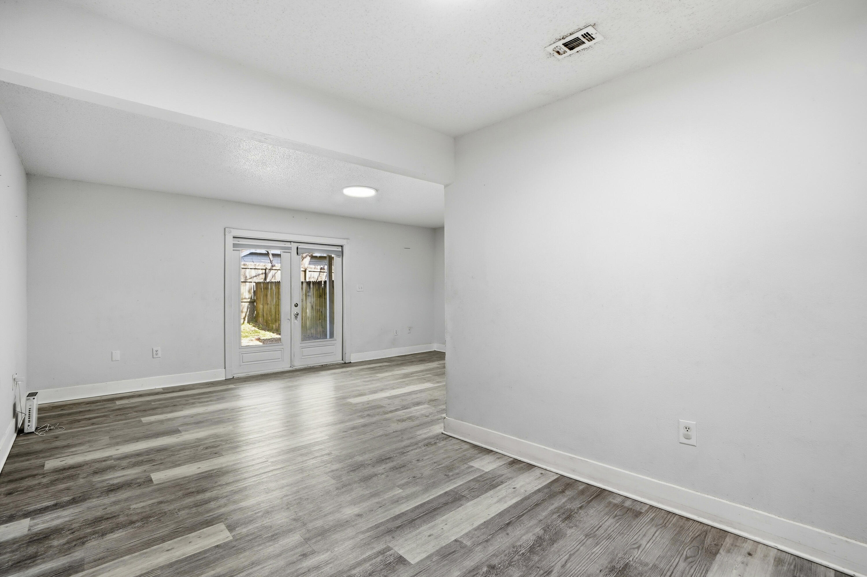 PEPPERTREE T/H - Residential