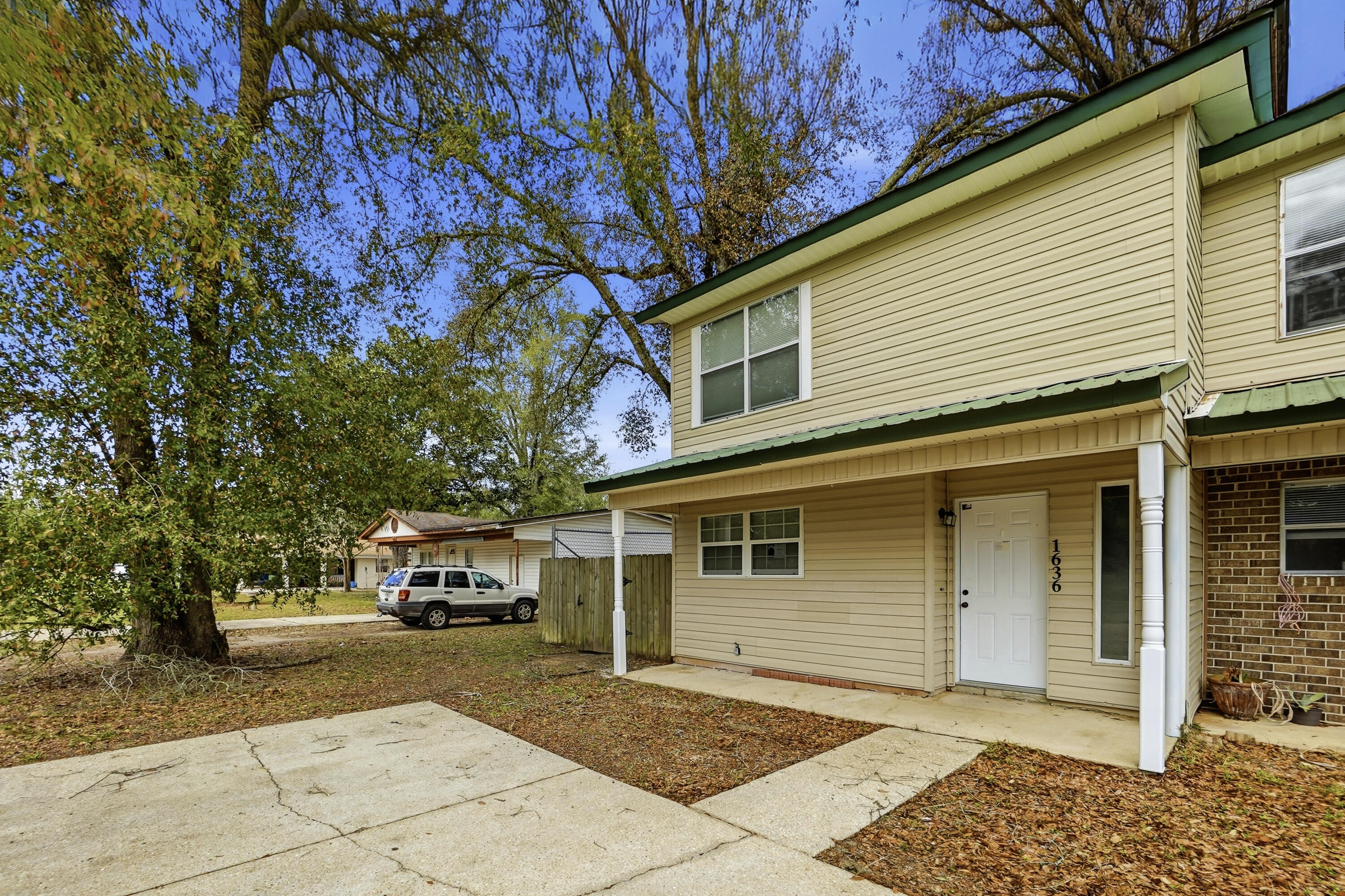 PEPPERTREE T/H - Residential