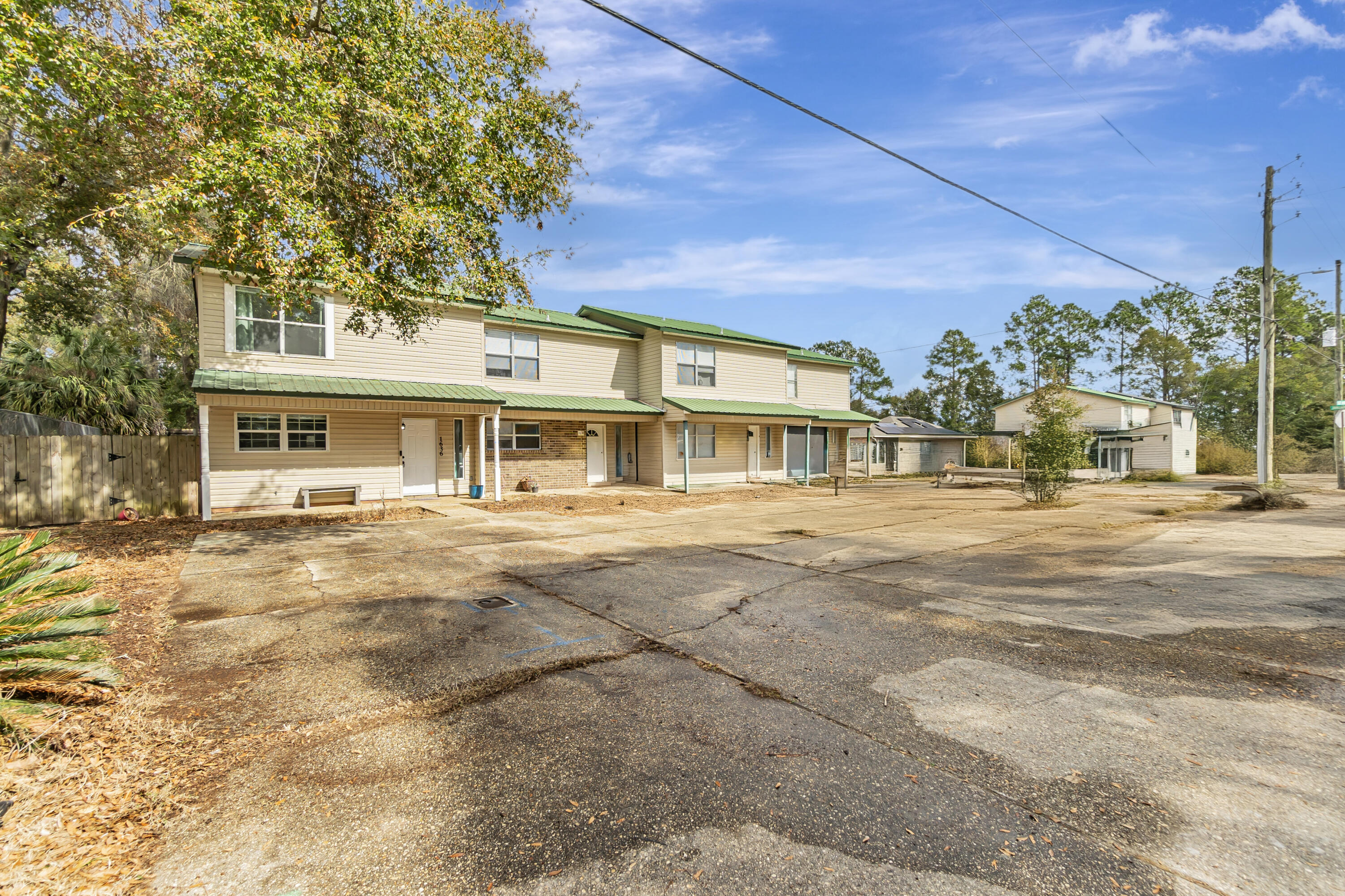 PEPPERTREE T/H - Residential