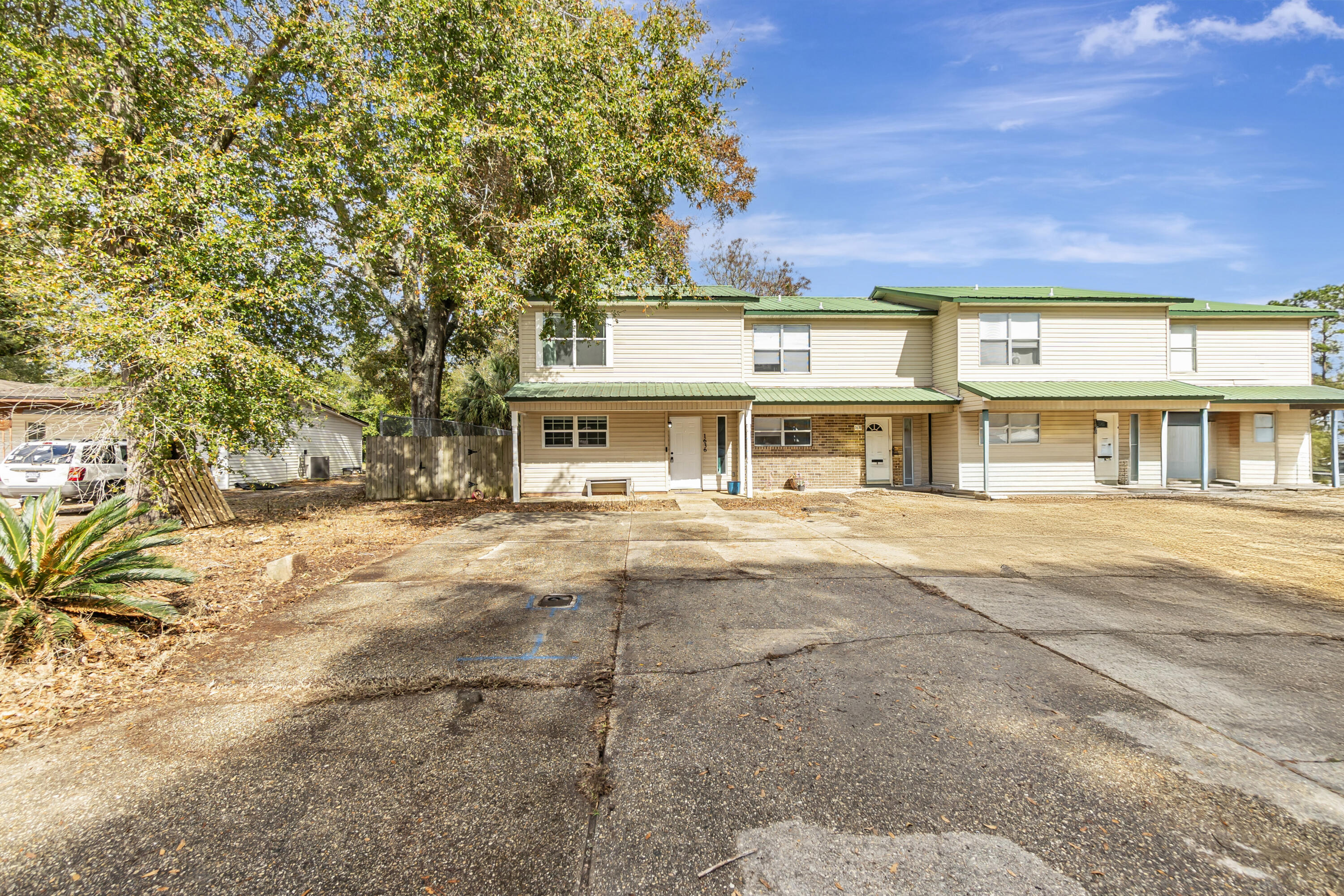 PEPPERTREE T/H - Residential