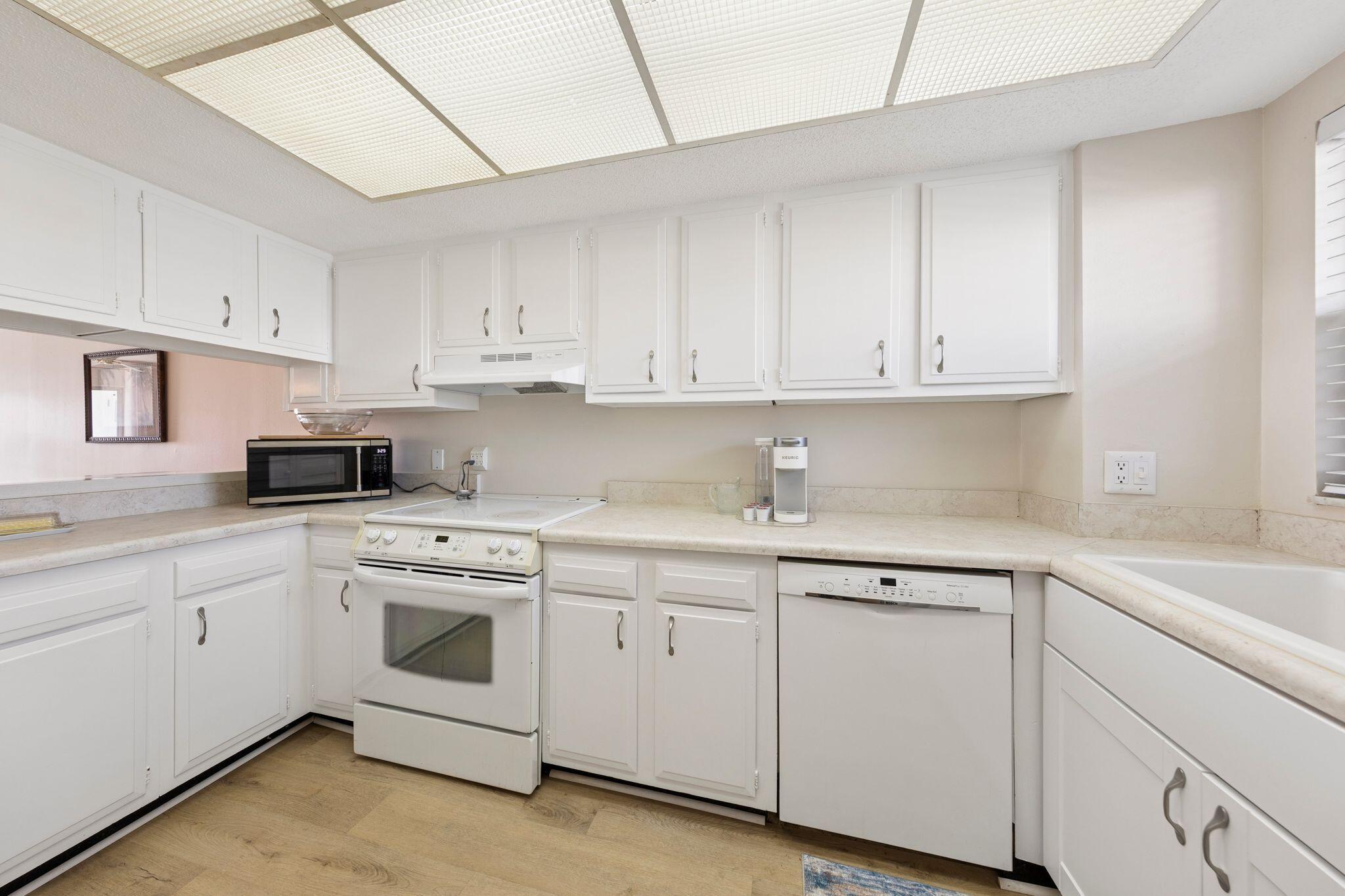 EL MATADOR CONDO - Residential